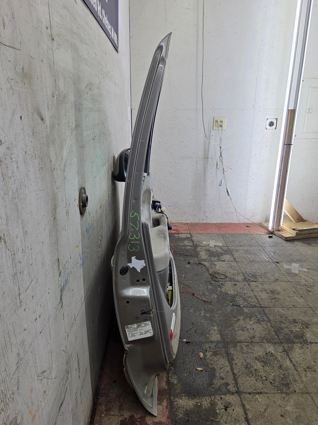 1999-2006 Chevrolet Silverado / GMC Sierra 1500 2500 3500 HD Front Driver Side Door LH