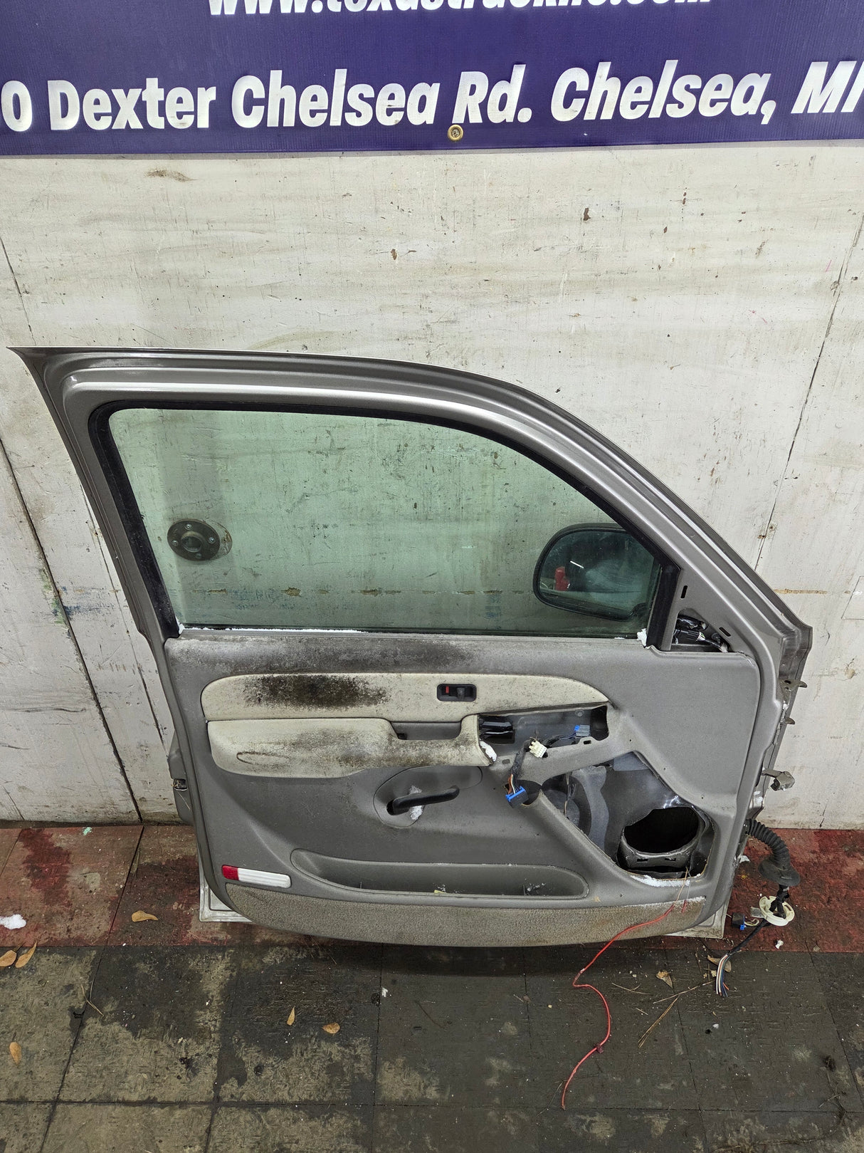 1999-2006 Chevrolet Silverado / GMC Sierra 1500 2500 3500 HD Front Driver Side Door LH