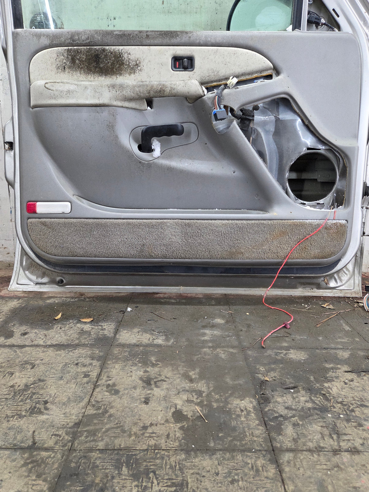 1999-2006 Chevrolet Silverado / GMC Sierra 1500 2500 3500 HD Front Driver Side Door LH