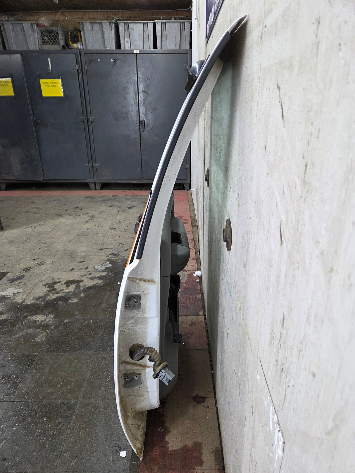 2007-2013 Chevrolet Silverado / GMC Sierra 1500 2500 3500 HD Crew Cab RH Passenger Rear Door