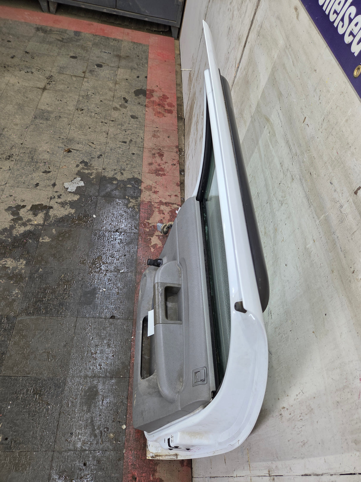 2007-2013 Chevrolet Silverado / GMC Sierra 1500 2500 3500 HD Crew Cab RH Passenger Rear Door