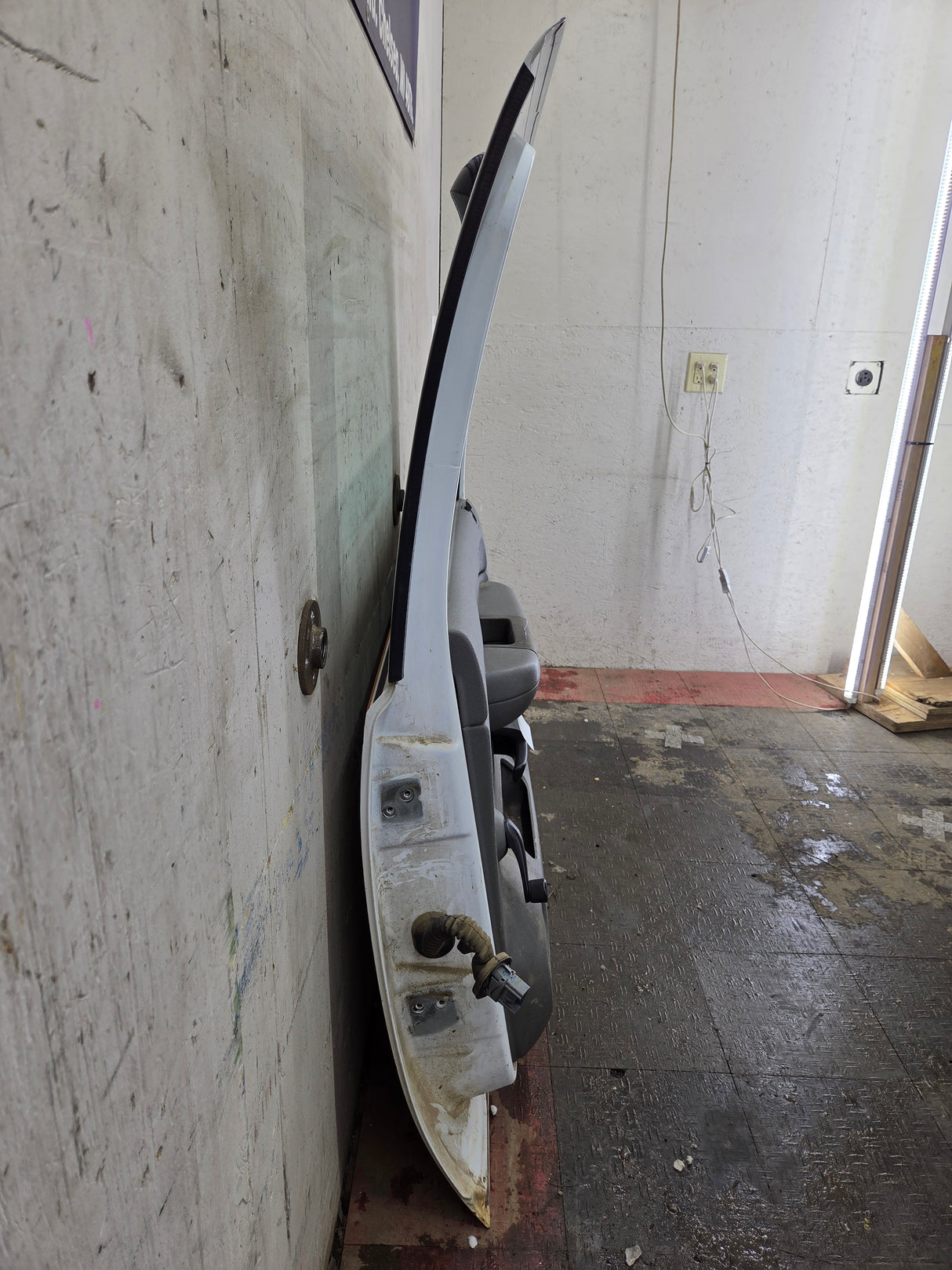 2007-2013 Chevrolet Silverado / GMC Sierra 1500 2500 3500 HD Crew Cab RH Passenger Rear Door