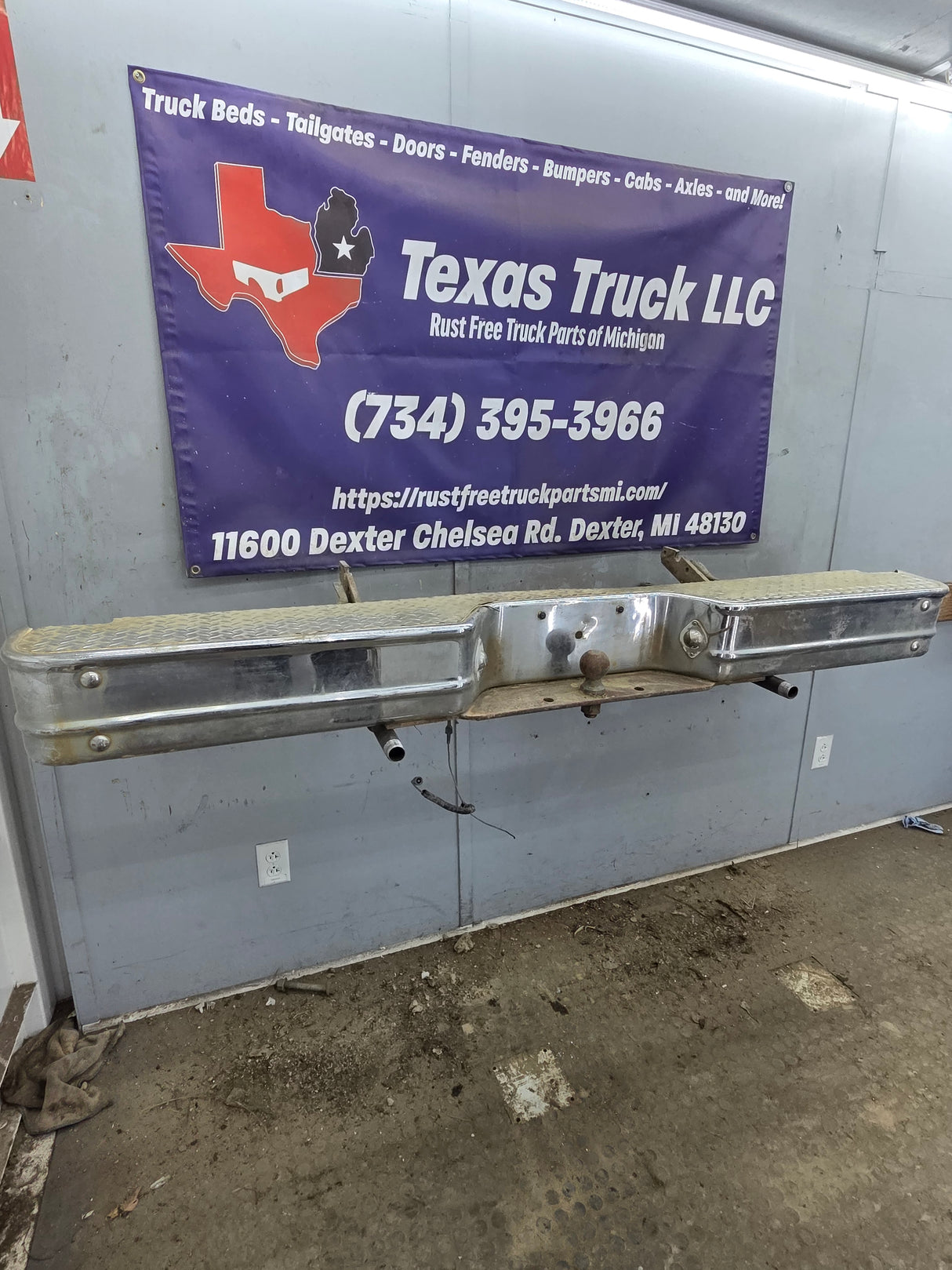 1985-1991 Chevrolet / GMC Square Body Rear Bumper 14043836