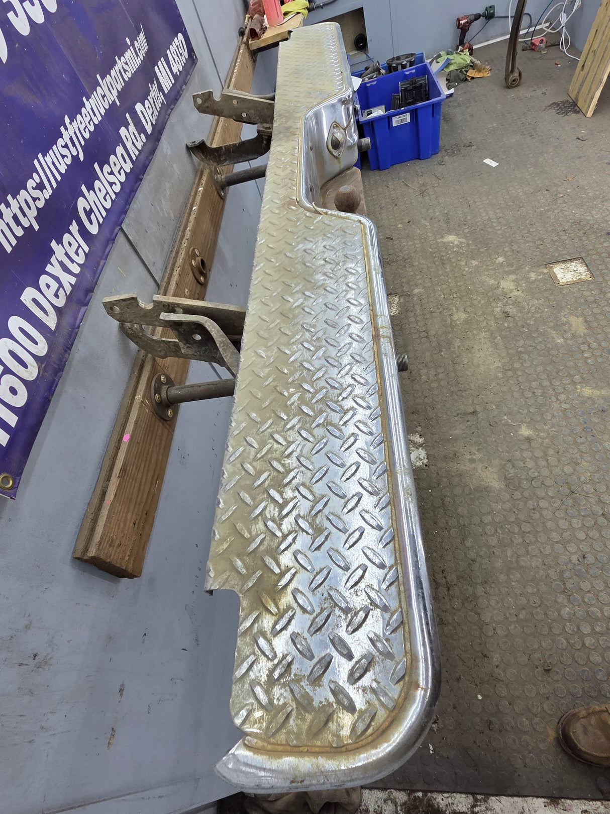 1985-1991 Chevrolet / GMC Square Body Rear Bumper 14043836