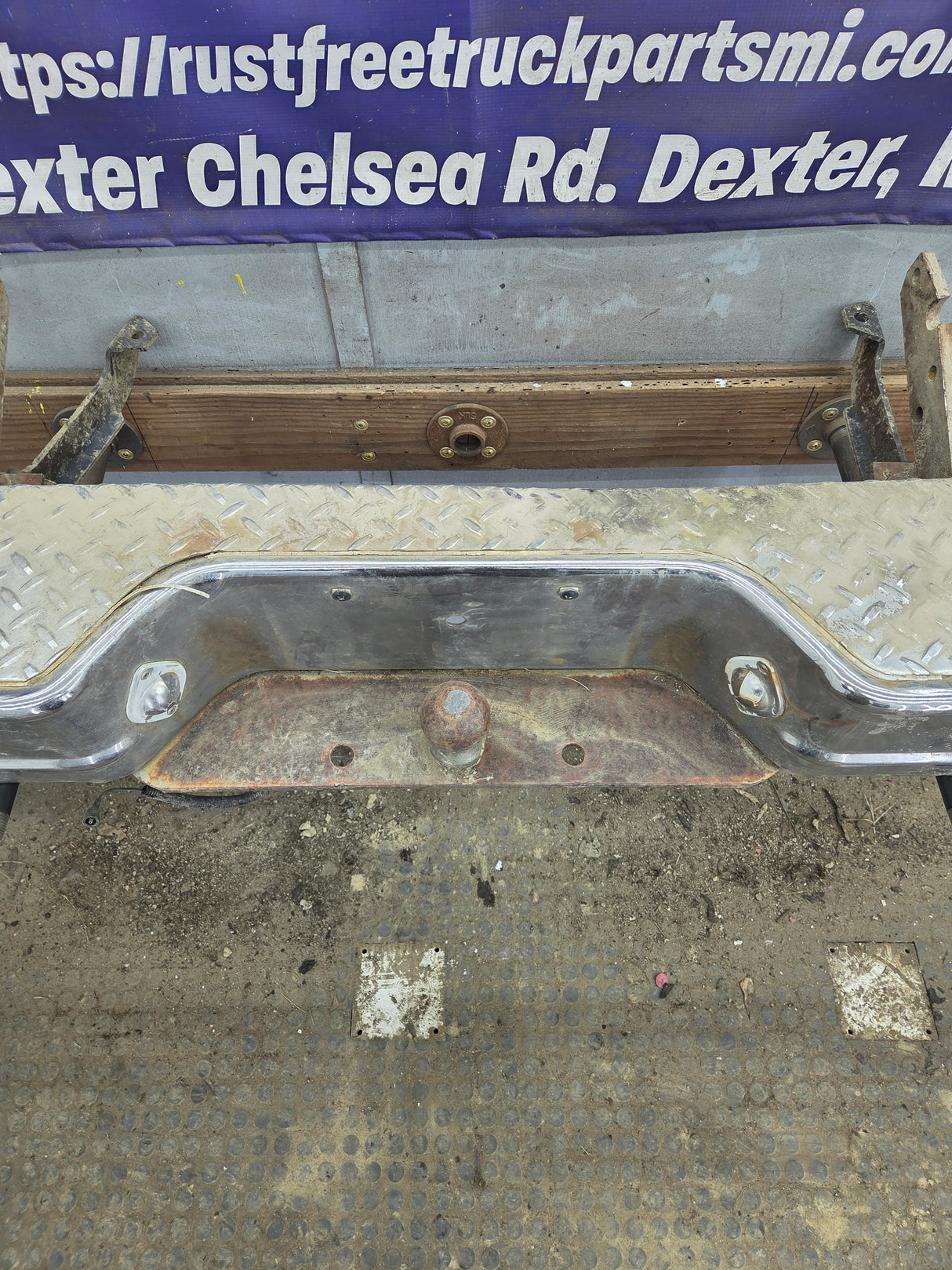 1985-1991 Chevrolet / GMC Square Body Rear Bumper 14043836