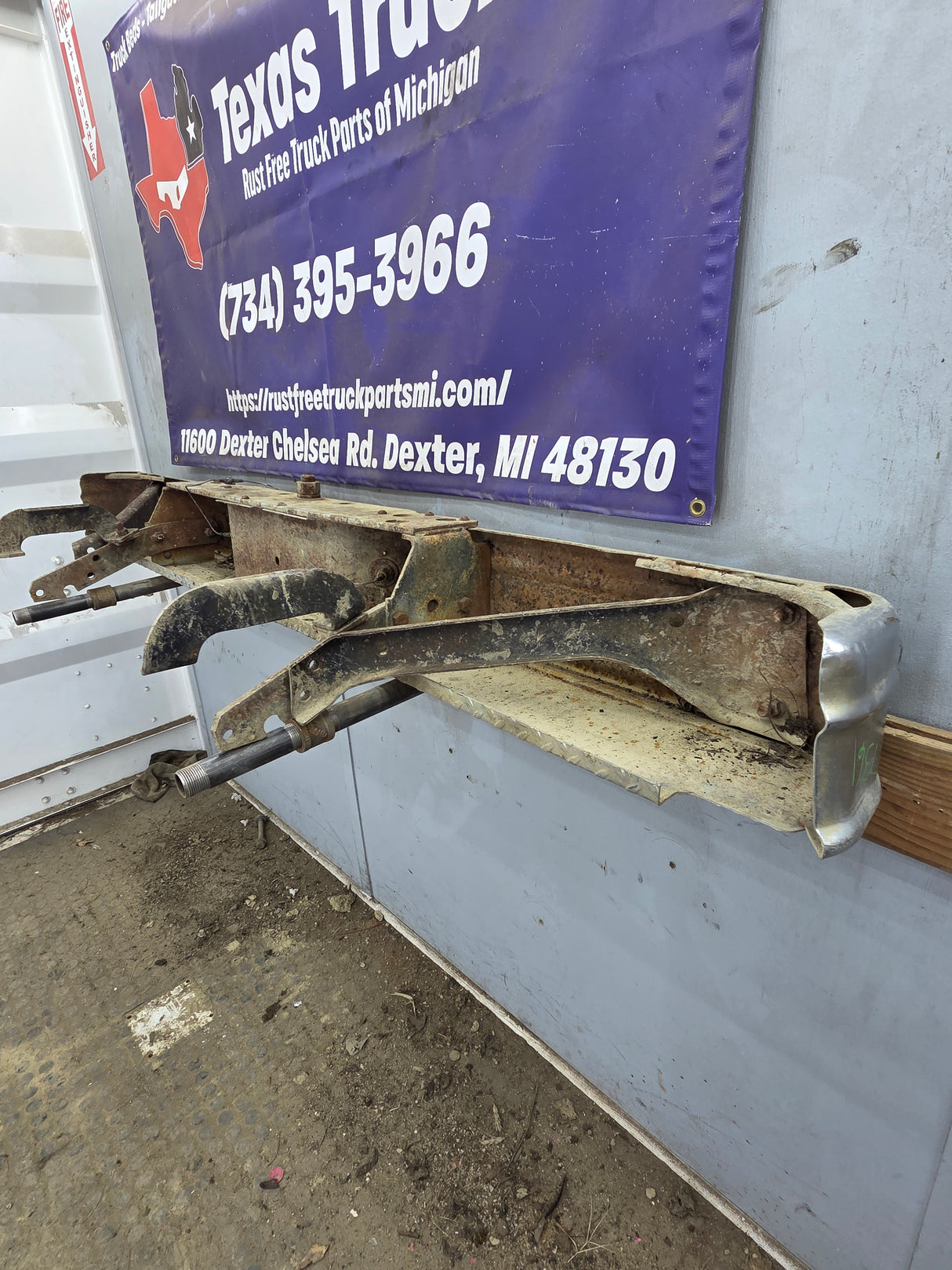 1985-1991 Chevrolet / GMC Square Body Rear Bumper 14043836