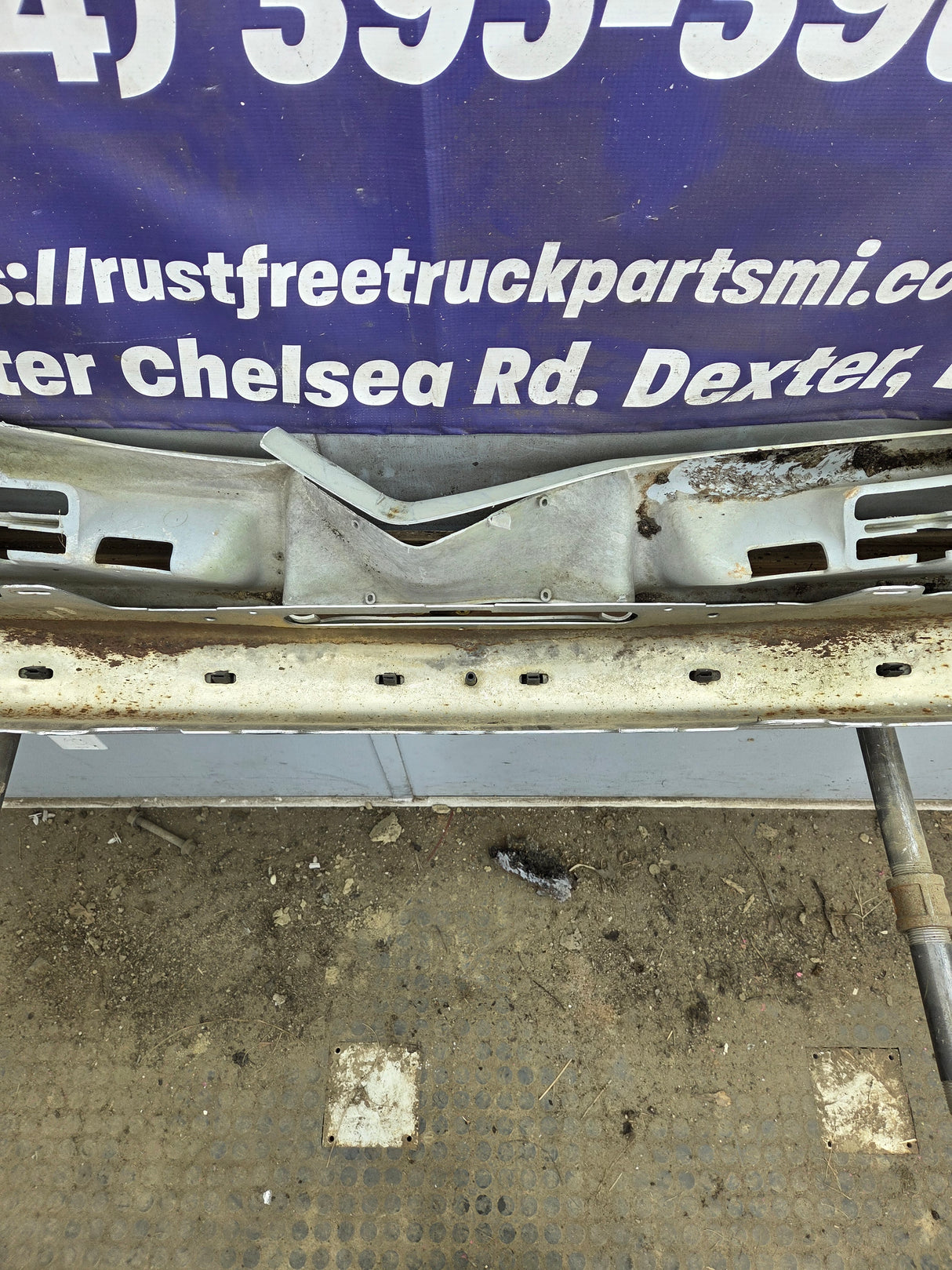1998-2004 Chevrolet Blazer S10 Front Bumper W/Brackets Chrome