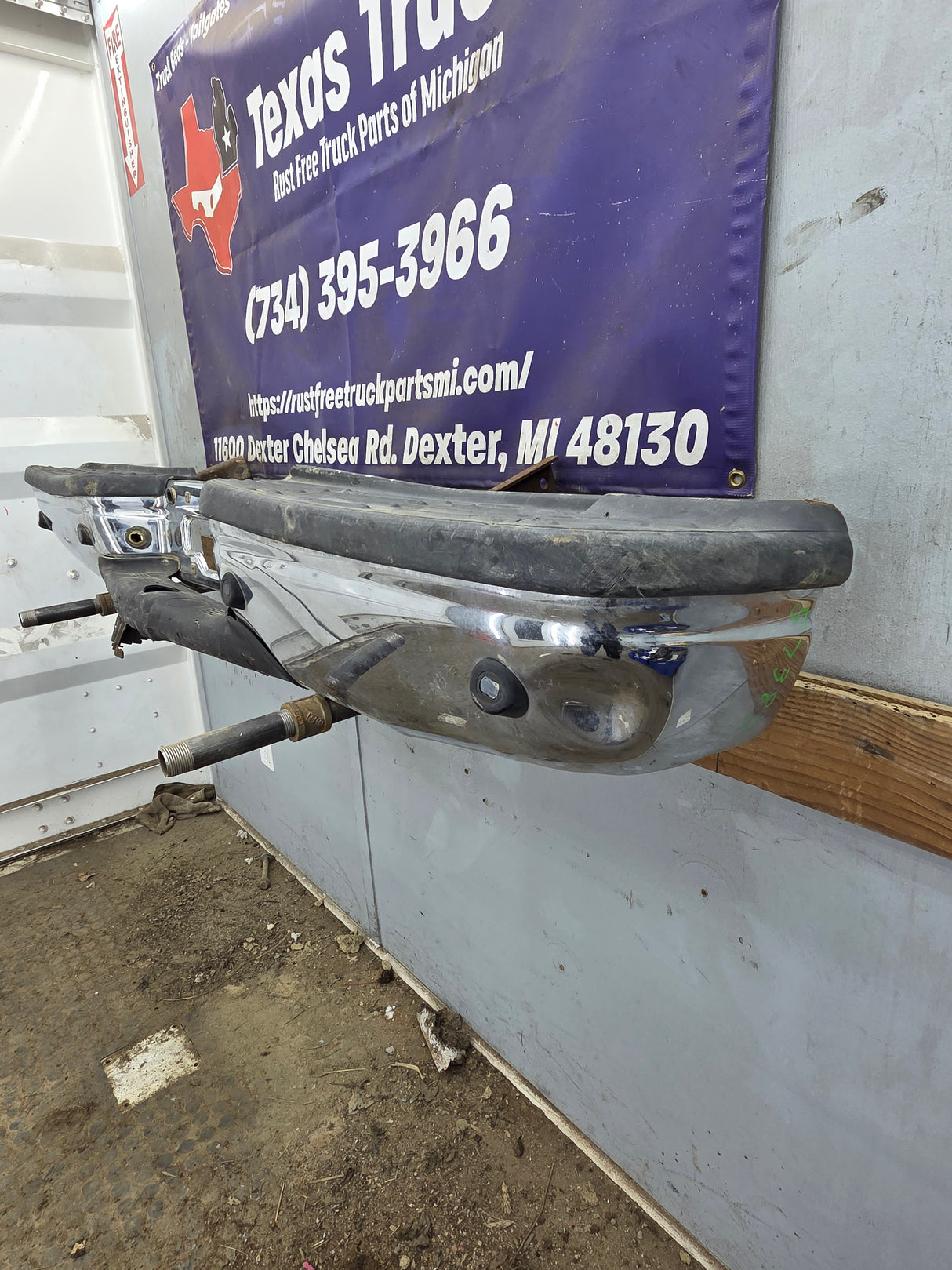 1999-2007 Ford Super Duty F250 F350 F450 F550 Rear Bumper With Parking Sensors