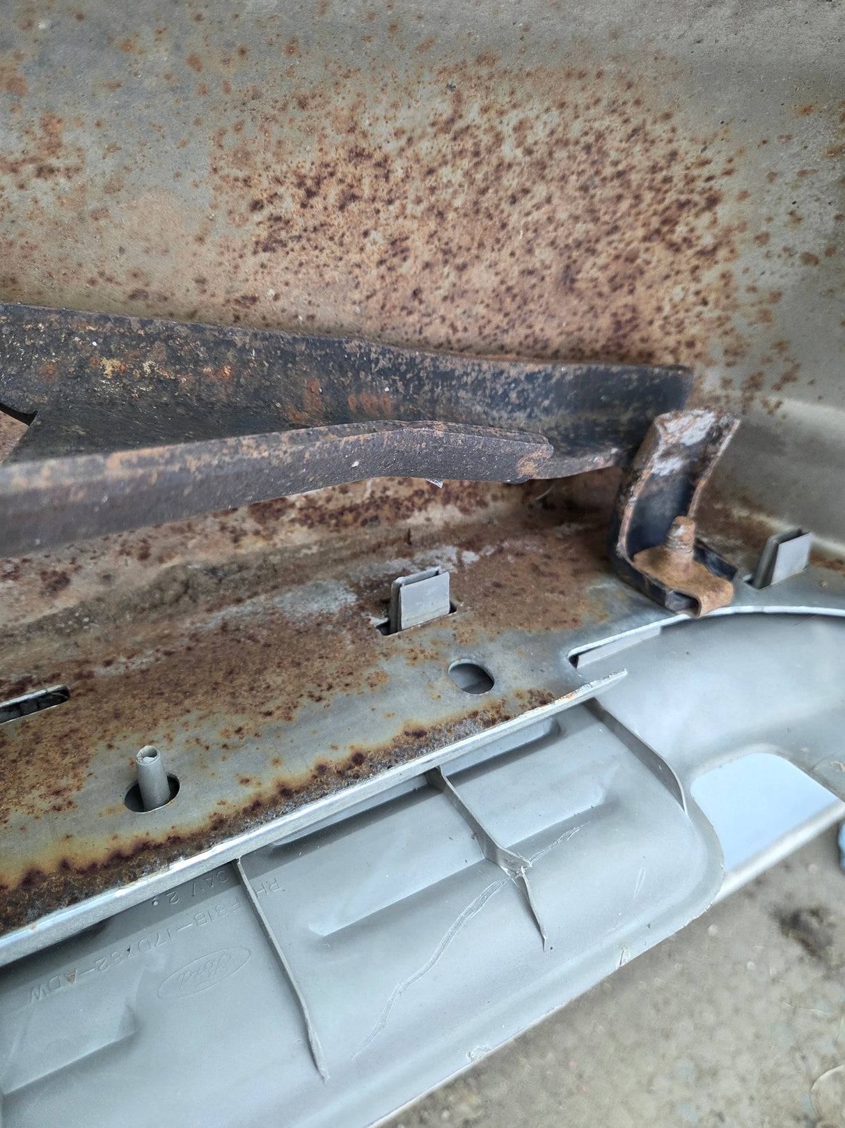 1999-2007 Ford Super Duty F250 F350 F450 F550 Rear Bumper