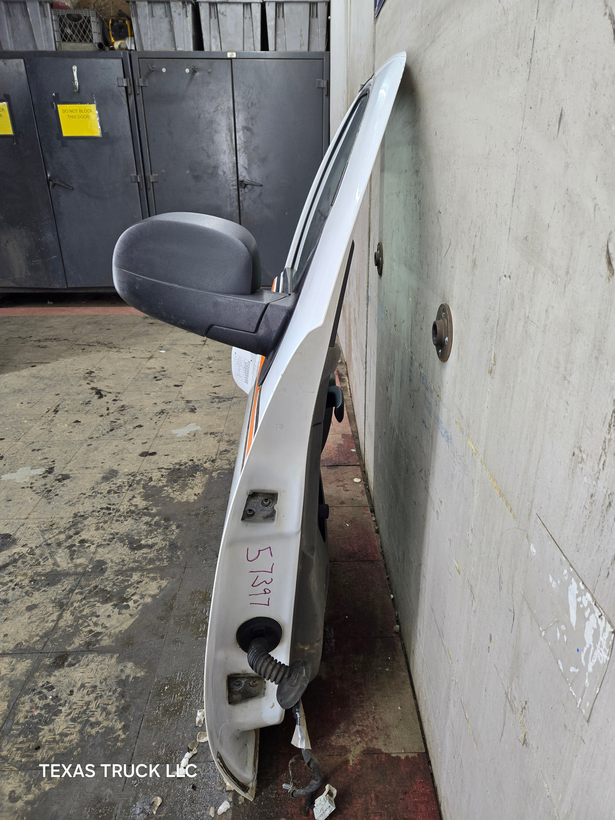 2007-2013 Chevrolet Silverado / GMC Sierra 1500 2500 3500 HD RH Front Passenger Side Door