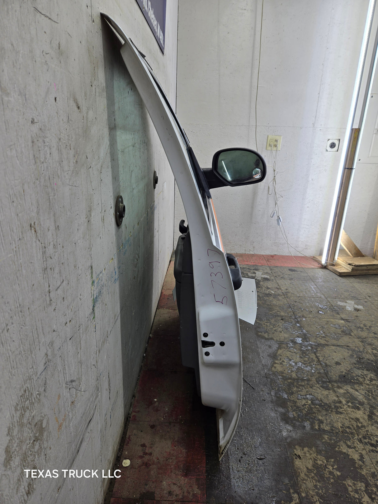 2007-2013 Chevrolet Silverado / GMC Sierra 1500 2500 3500 HD RH Front Passenger Side Door