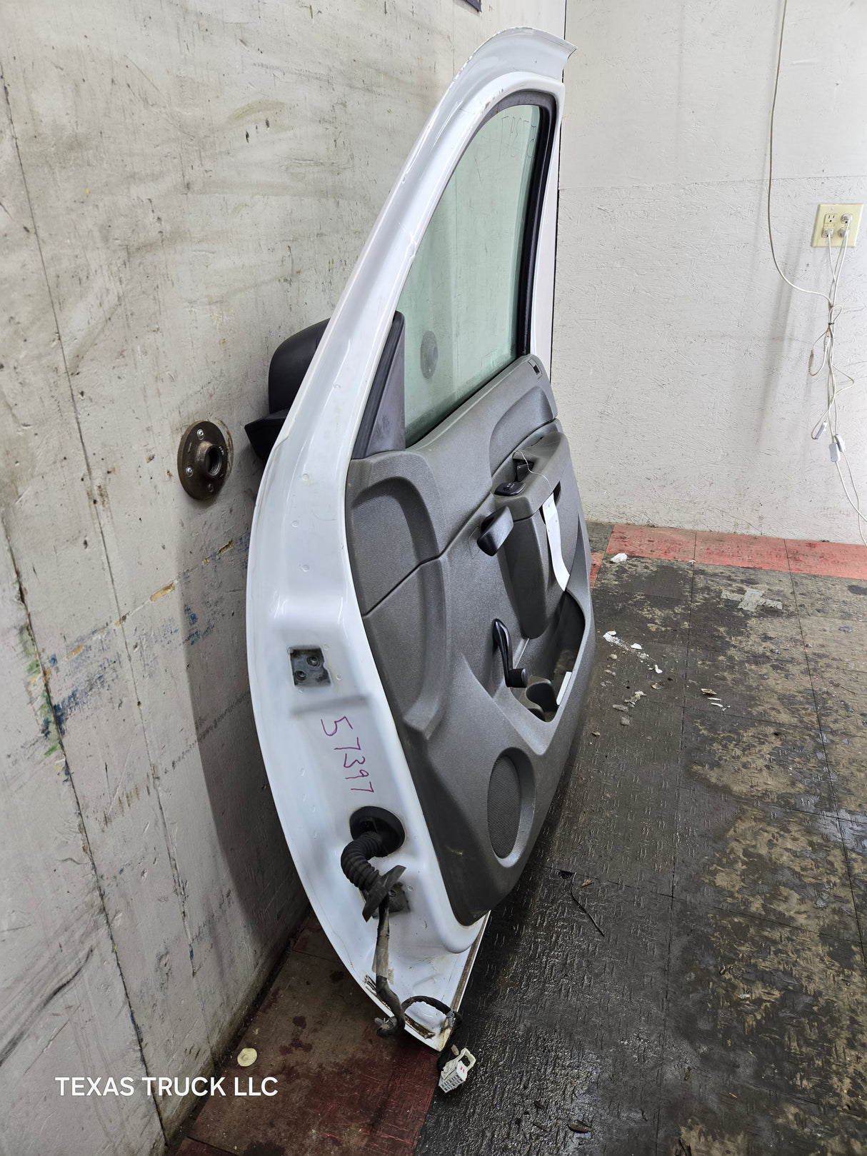 2007-2013 Chevrolet Silverado / GMC Sierra 1500 2500 3500 HD RH Front Passenger Side Door