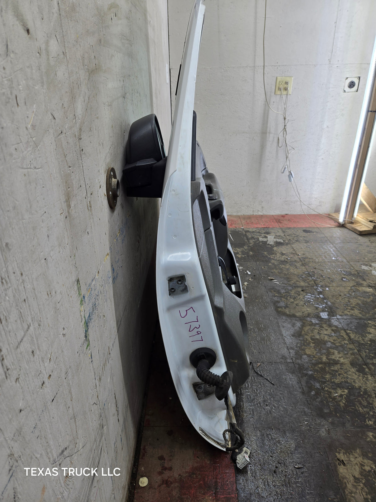 2007-2013 Chevrolet Silverado / GMC Sierra 1500 2500 3500 HD RH Front Passenger Side Door