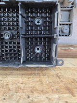 1999-2002 Chevrolet Silverado / GMC Sierra 1500 250 3500 Engine Bay Fuse Box