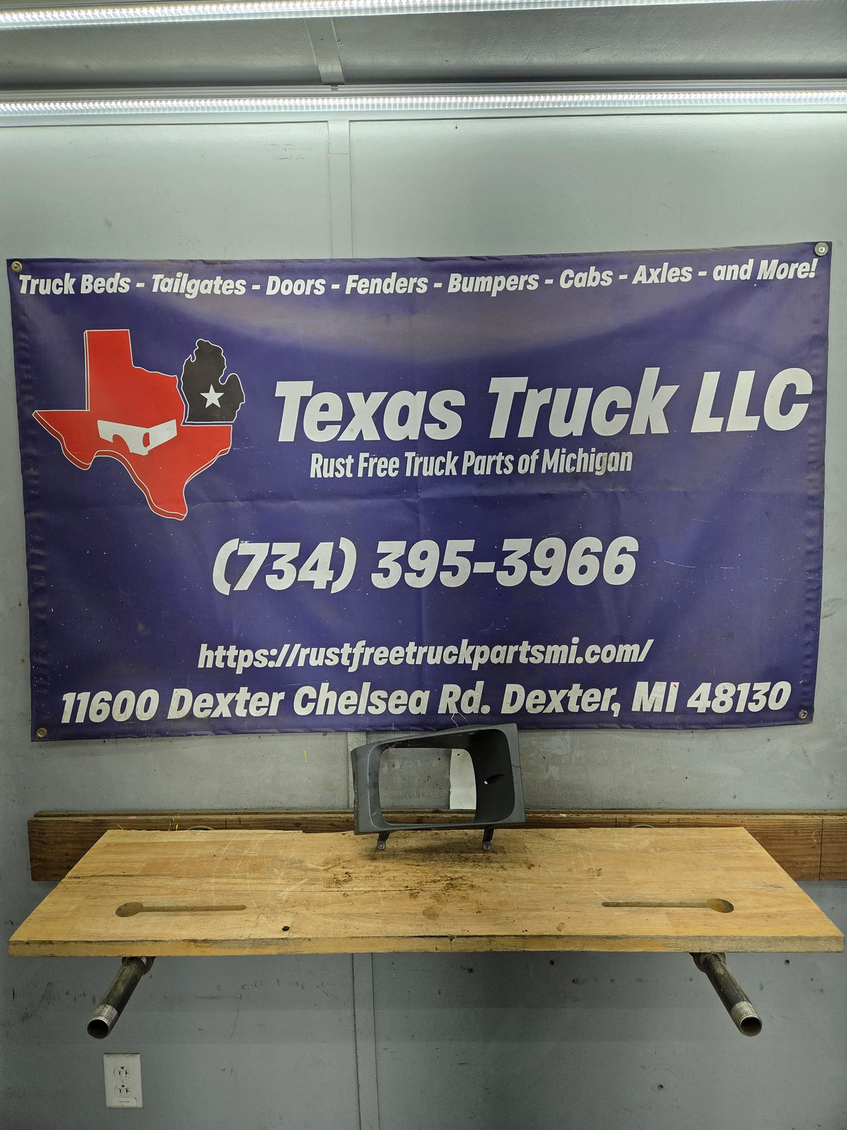 1999-2004 Ford Super Duty F250 F350 F450 F550 RH Right Passenger Headlight Bezel Surround Trim Ring