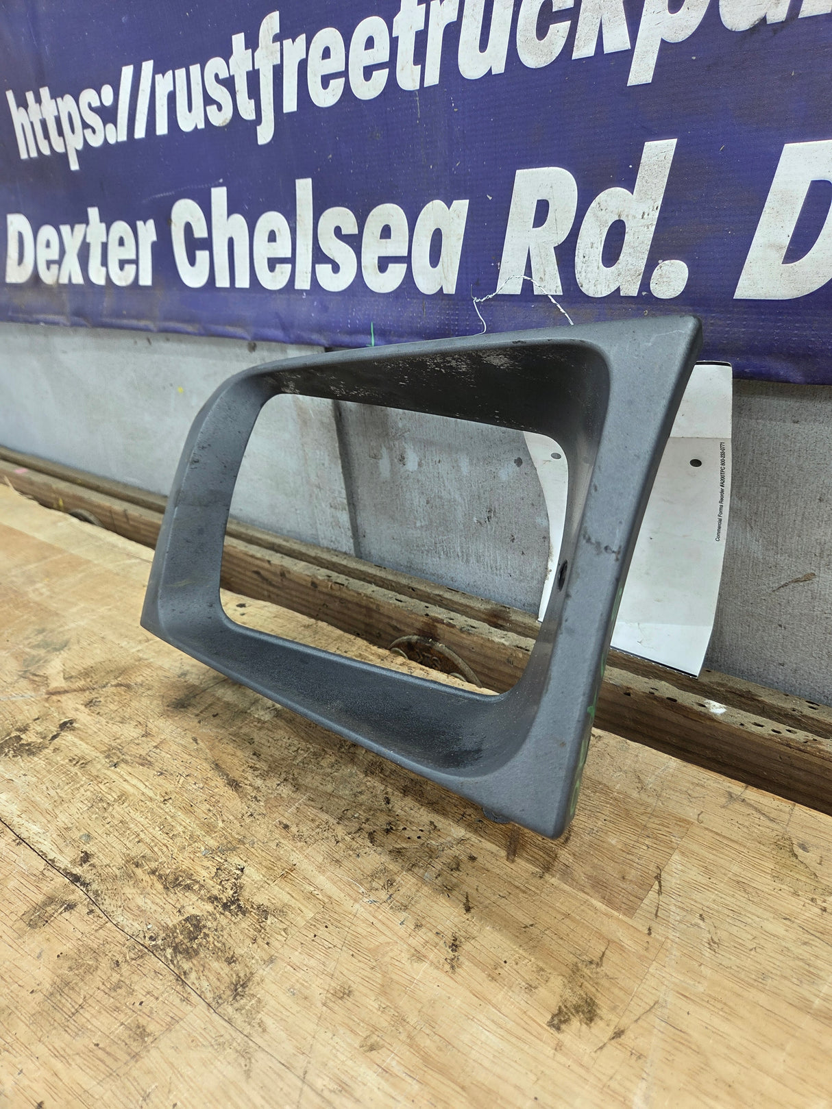 1999-2004 Ford Super Duty F250 F350 F450 F550 RH Right Passenger Headlight Bezel Surround Trim Ring