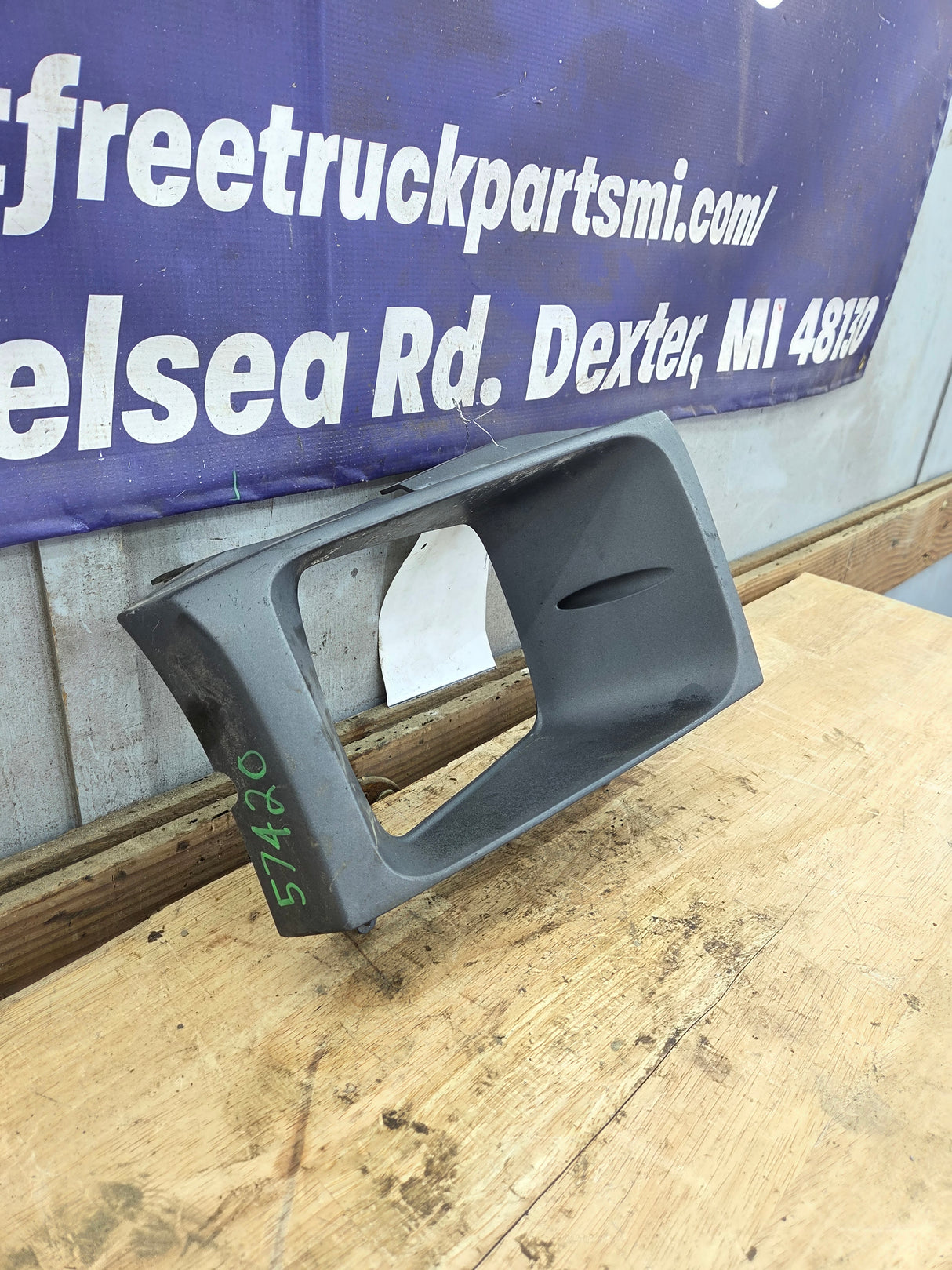 1999-2004 Ford Super Duty F250 F350 F450 F550 RH Right Passenger Headlight Bezel Surround Trim Ring