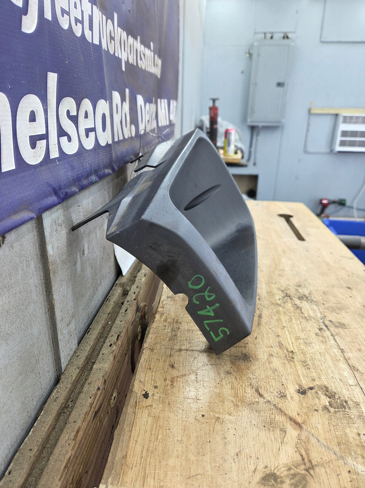 1999-2004 Ford Super Duty F250 F350 F450 F550 RH Right Passenger Headlight Bezel Surround Trim Ring