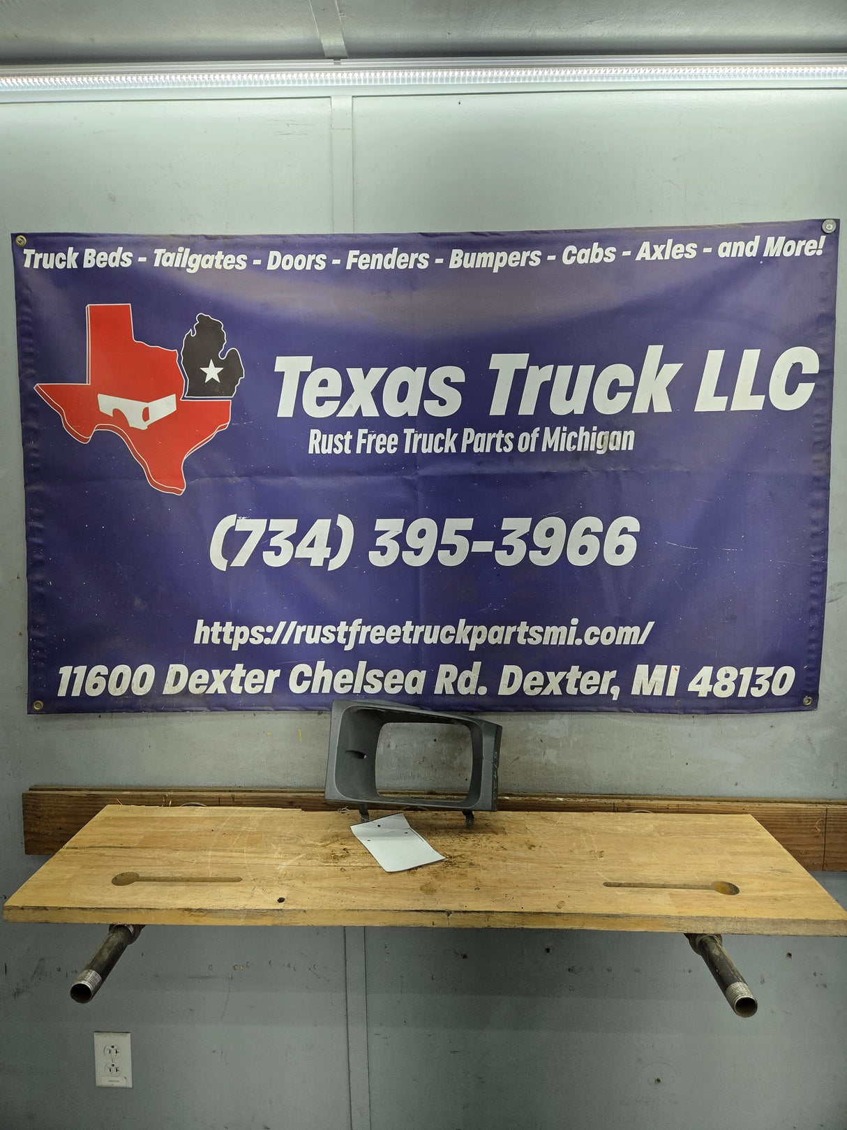 1999-2004 Ford Super Duty F250 F350 F450 F550 LH Driver Side Headlight Bezel Surround Trim Ring