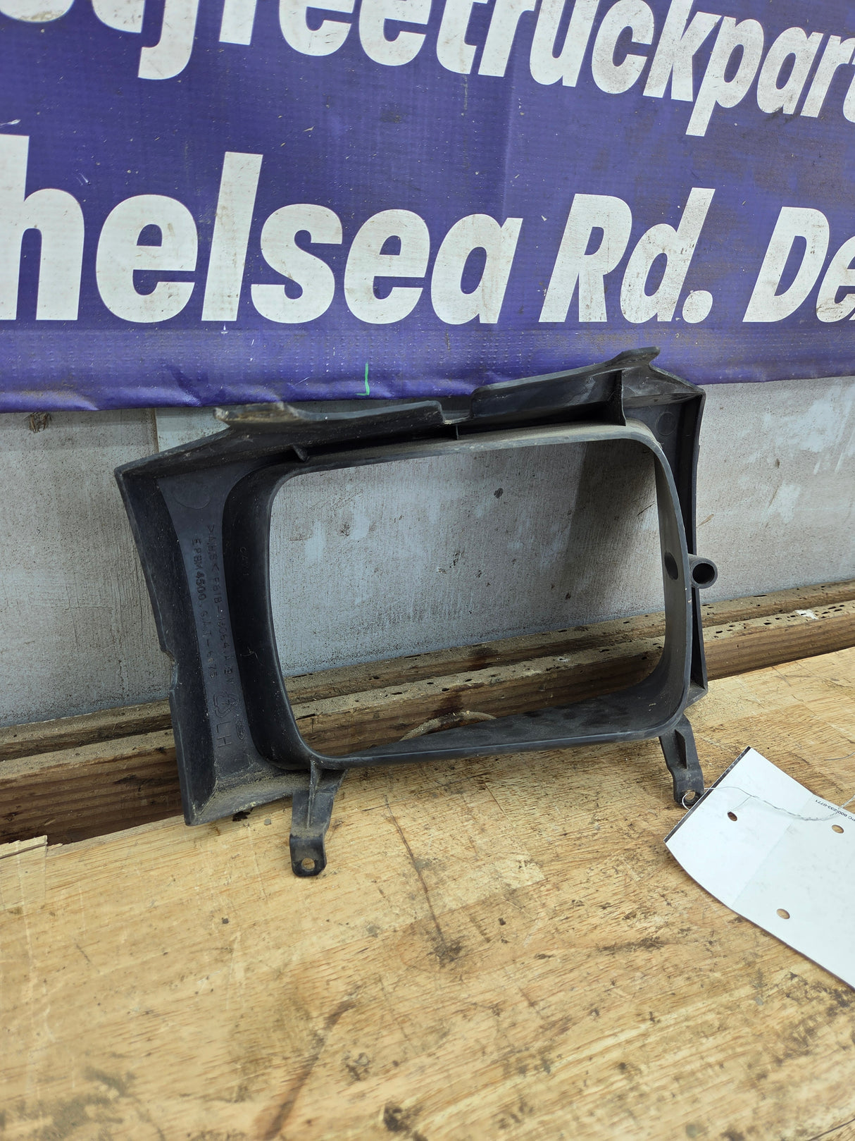 1999-2004 Ford Super Duty F250 F350 F450 F550 LH Driver Side Headlight Bezel Surround Trim Ring