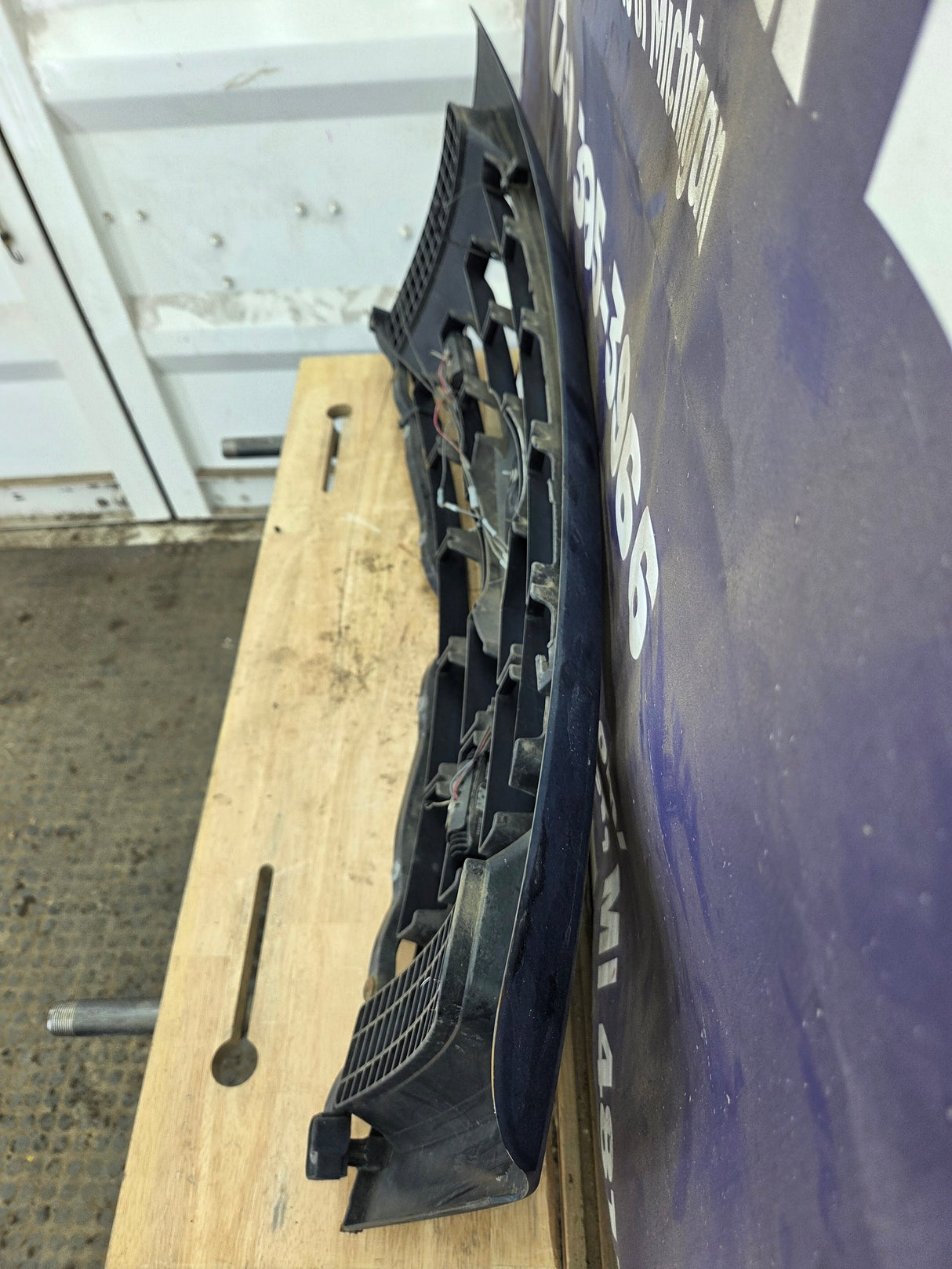 2009-2012 Ford F150 Grill XL - Black 9L3Z8200A