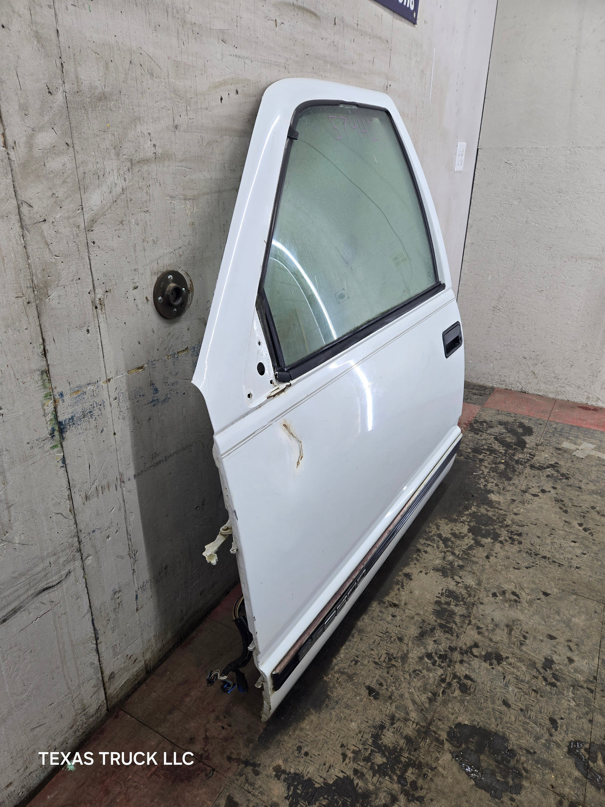 1988-2000 Chevrolet Silverado Suburban GMC Sierra LH Front Driver Door - White