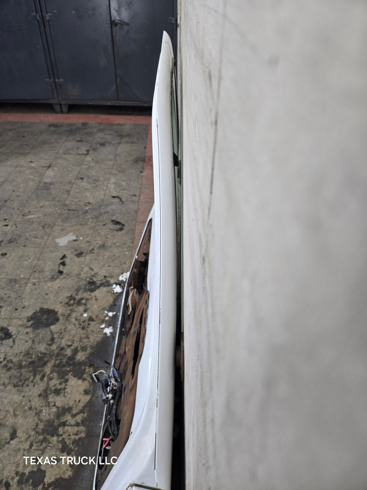 1988-2000 Chevrolet Silverado Suburban GMC Sierra LH Front Driver Door - White