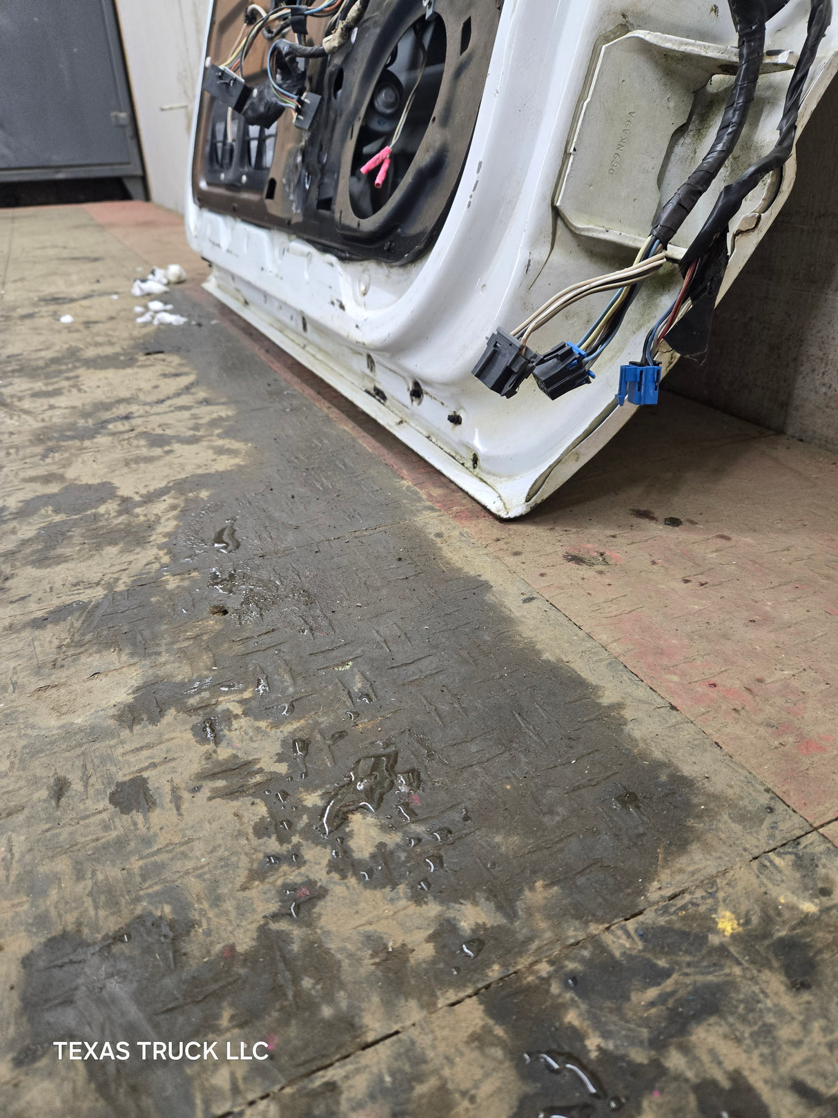 1988-2000 Chevrolet Silverado Suburban GMC Sierra LH Front Driver Door - White