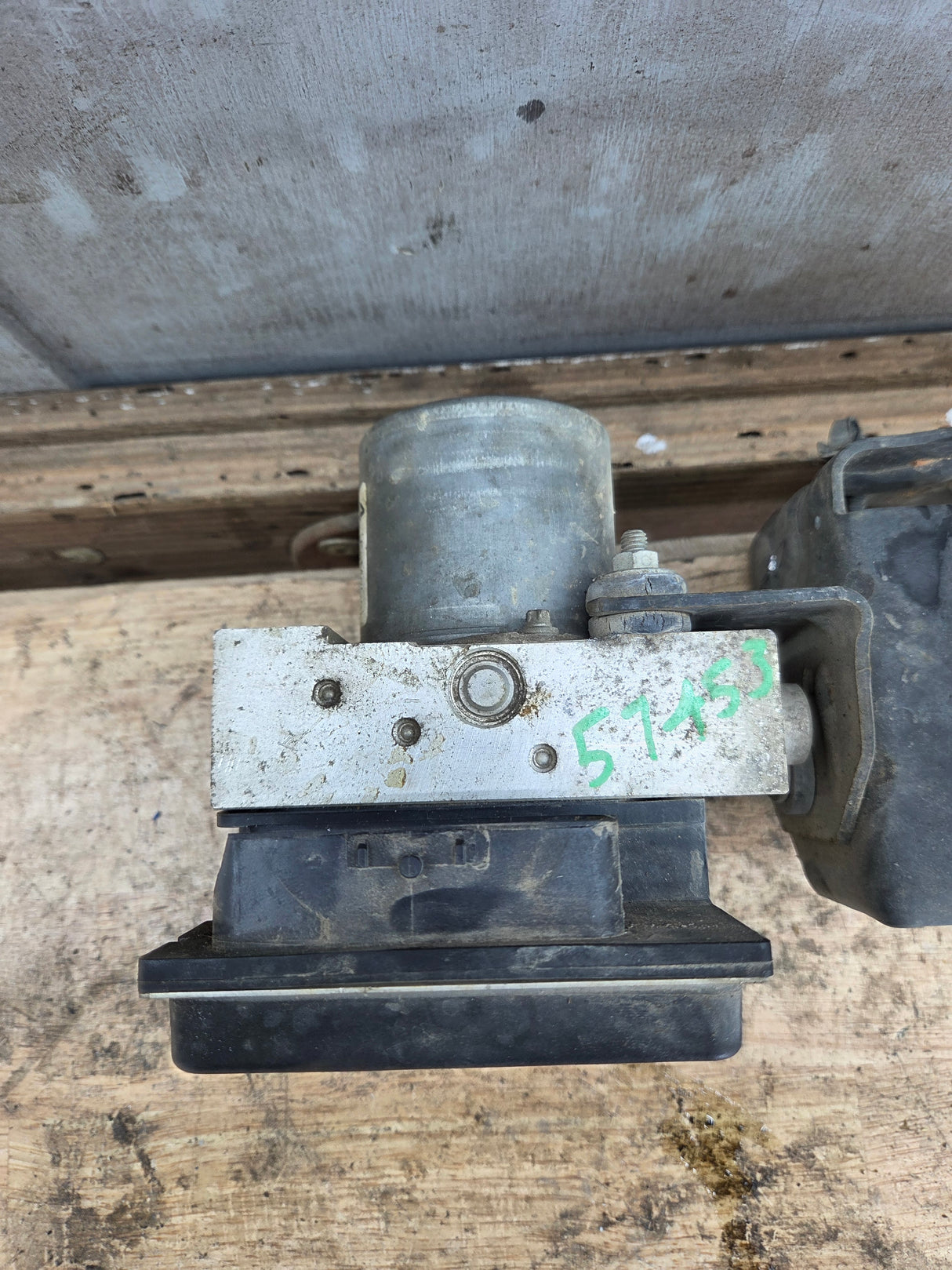 2013-2014 Ford F150 ABS Pump Module Control Assembly 4X4 - DL34-2C405-B