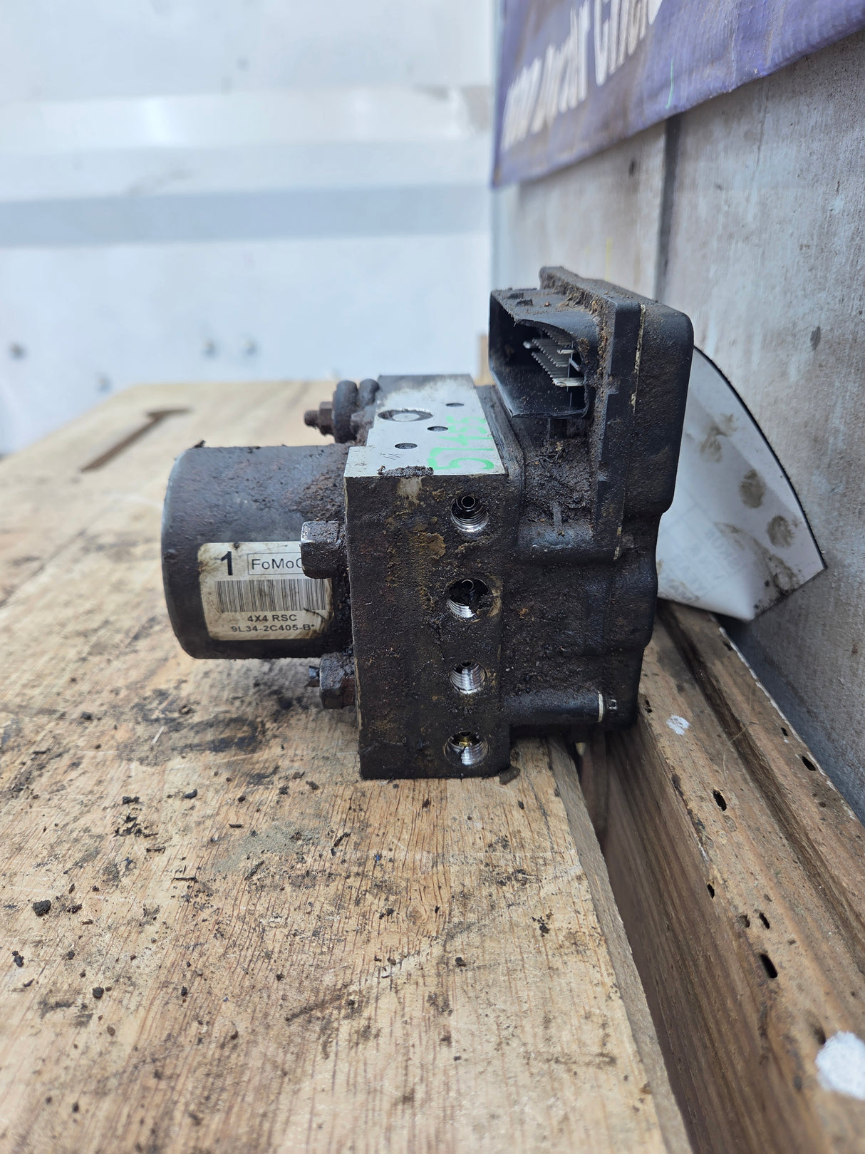 2013-2014 Ford F150 ABS Pump Module Control Assembly 4X4 - DL34-2C405-B