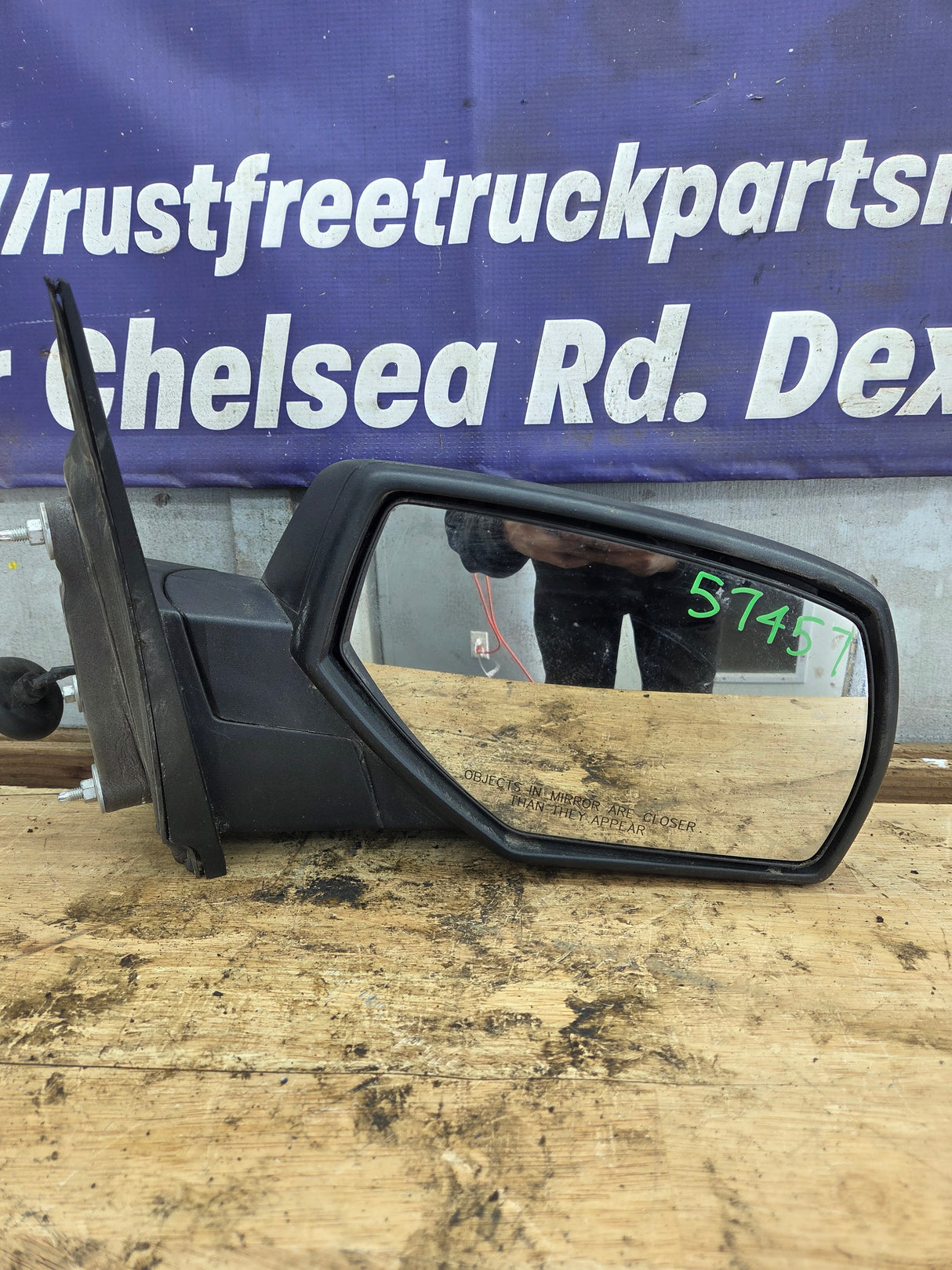 2014-2019 Chevrolet Silverado/GMC Sierra 1500 2500 3500 Right Side Passenger Side Mirror 23180069