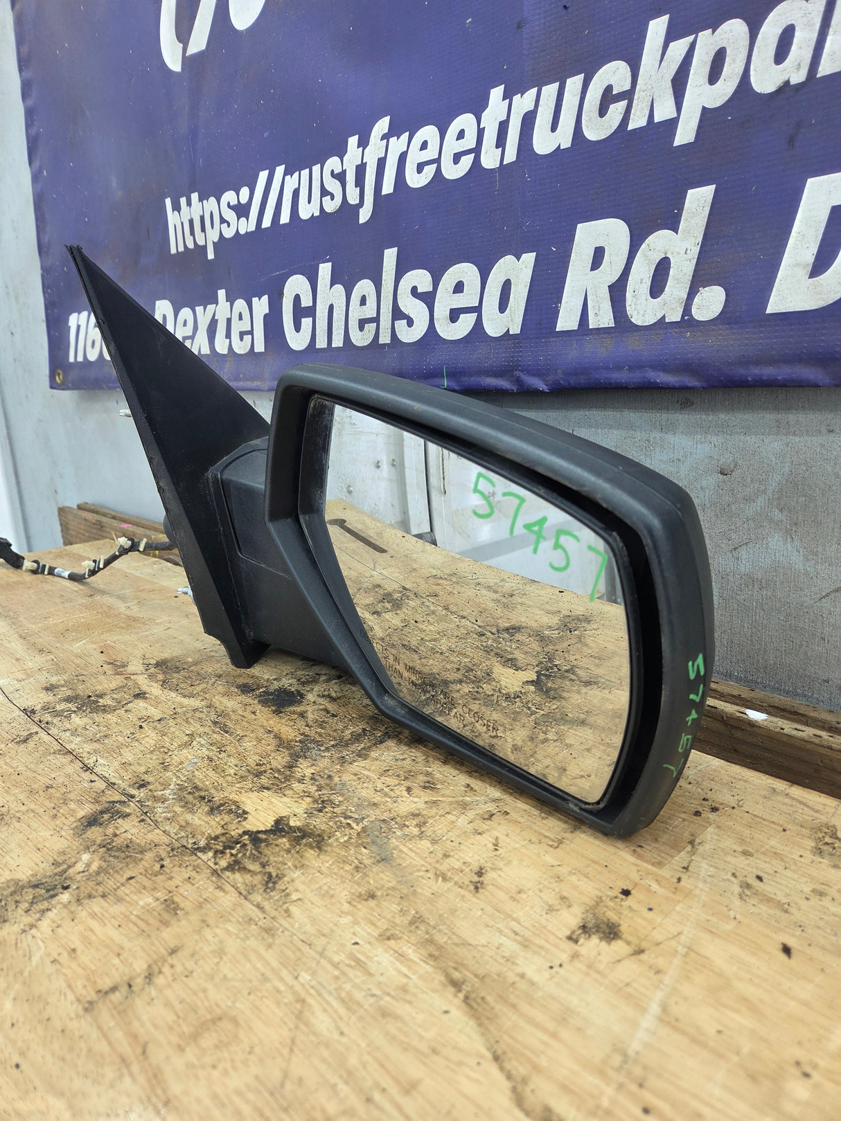 2014-2019 Chevrolet Silverado/GMC Sierra 1500 2500 3500 Right Side Passenger Side Mirror 23180069