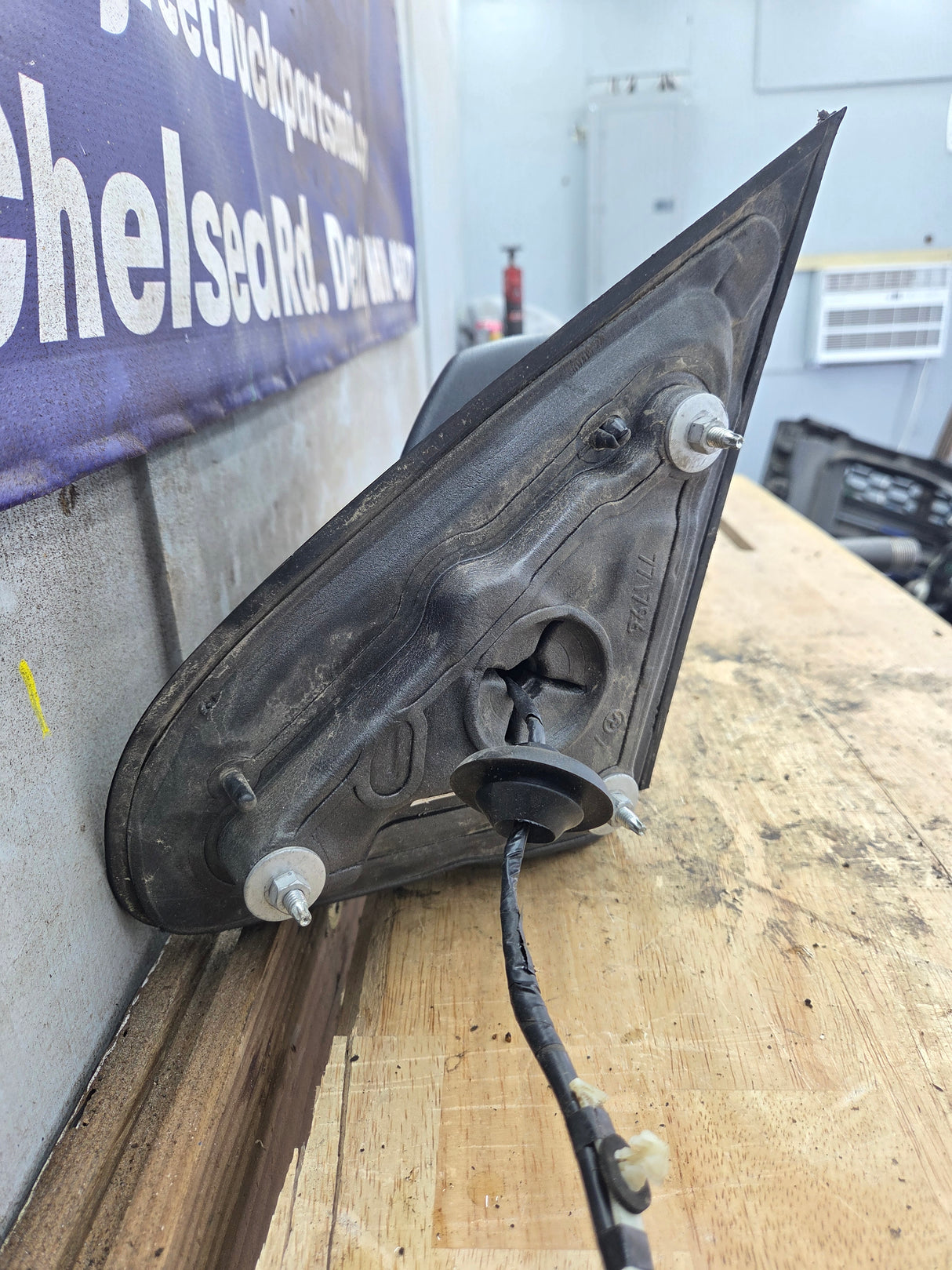 2014-2019 Chevrolet Silverado/GMC Sierra 1500 2500 3500 Right Side Passenger Side Mirror 23180069