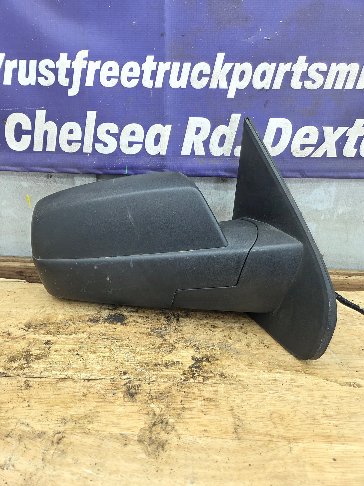 2014-2019 Chevrolet Silverado/GMC Sierra 1500 2500 3500 Right Side Passenger Side Mirror 23180069