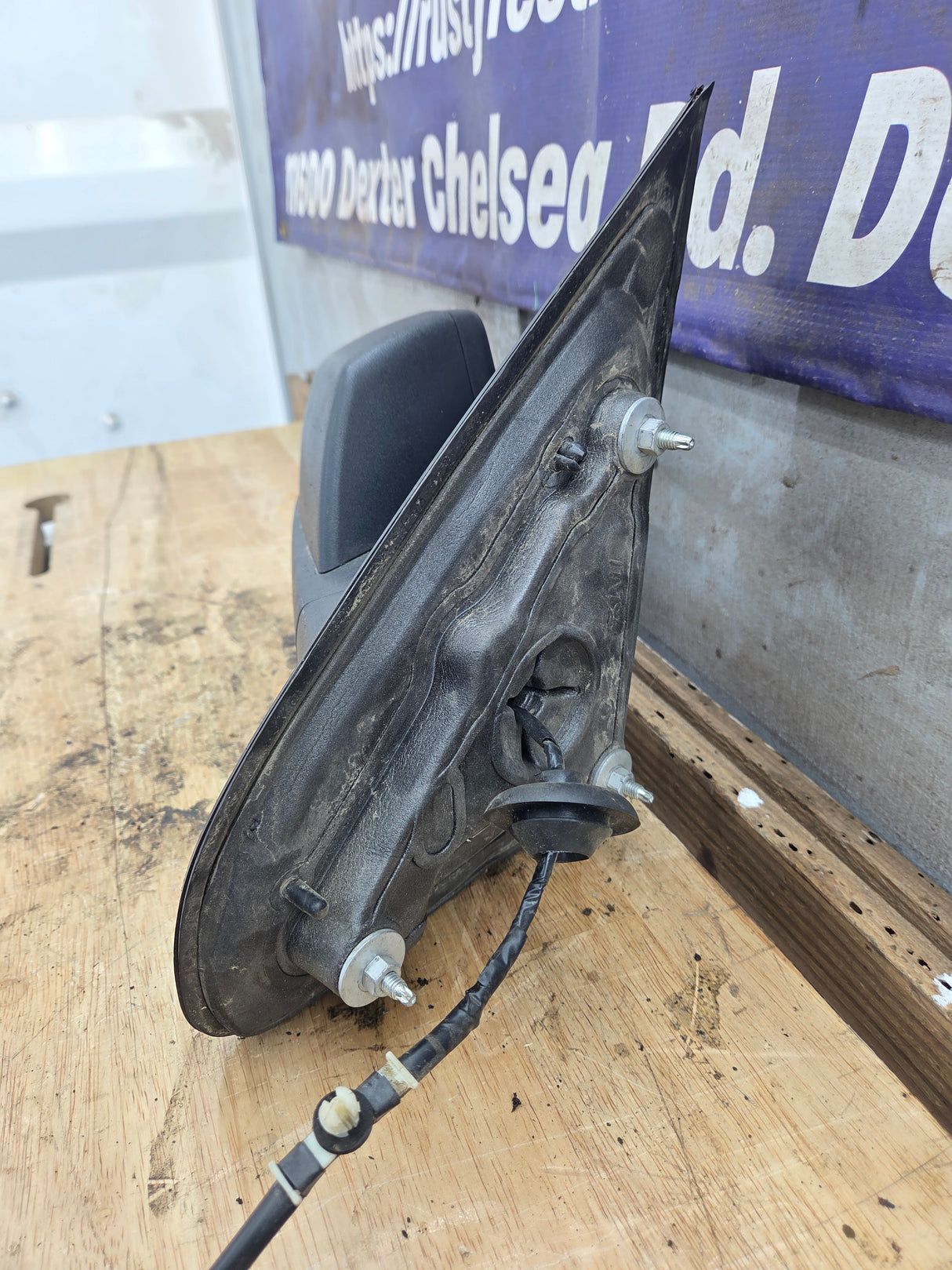 2014-2019 Chevrolet Silverado/GMC Sierra 1500 2500 3500 Right Side Passenger Side Mirror 23180069