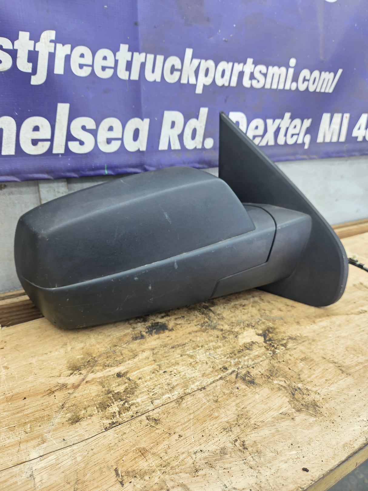 2014-2019 Chevrolet Silverado/GMC Sierra 1500 2500 3500 Right Side Passenger Side Mirror 23180069