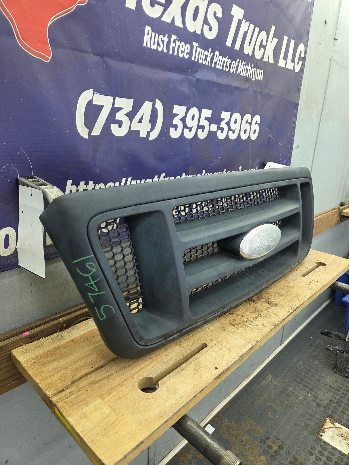 2004-2008 Ford F150 Grill XL - Black 5L3Z8200EA