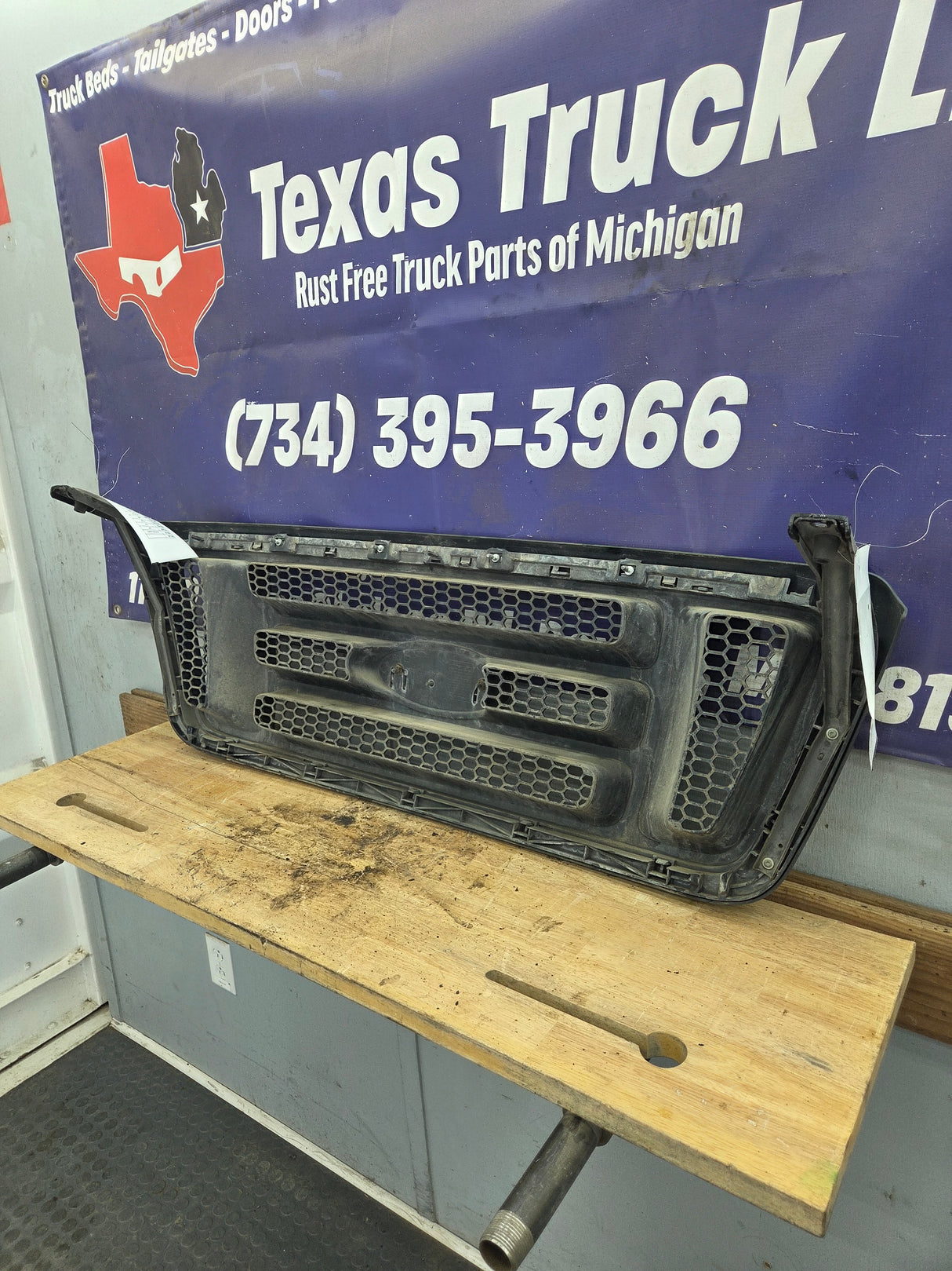 2004-2008 Ford F150 Grill XL - Black 5L3Z8200EA