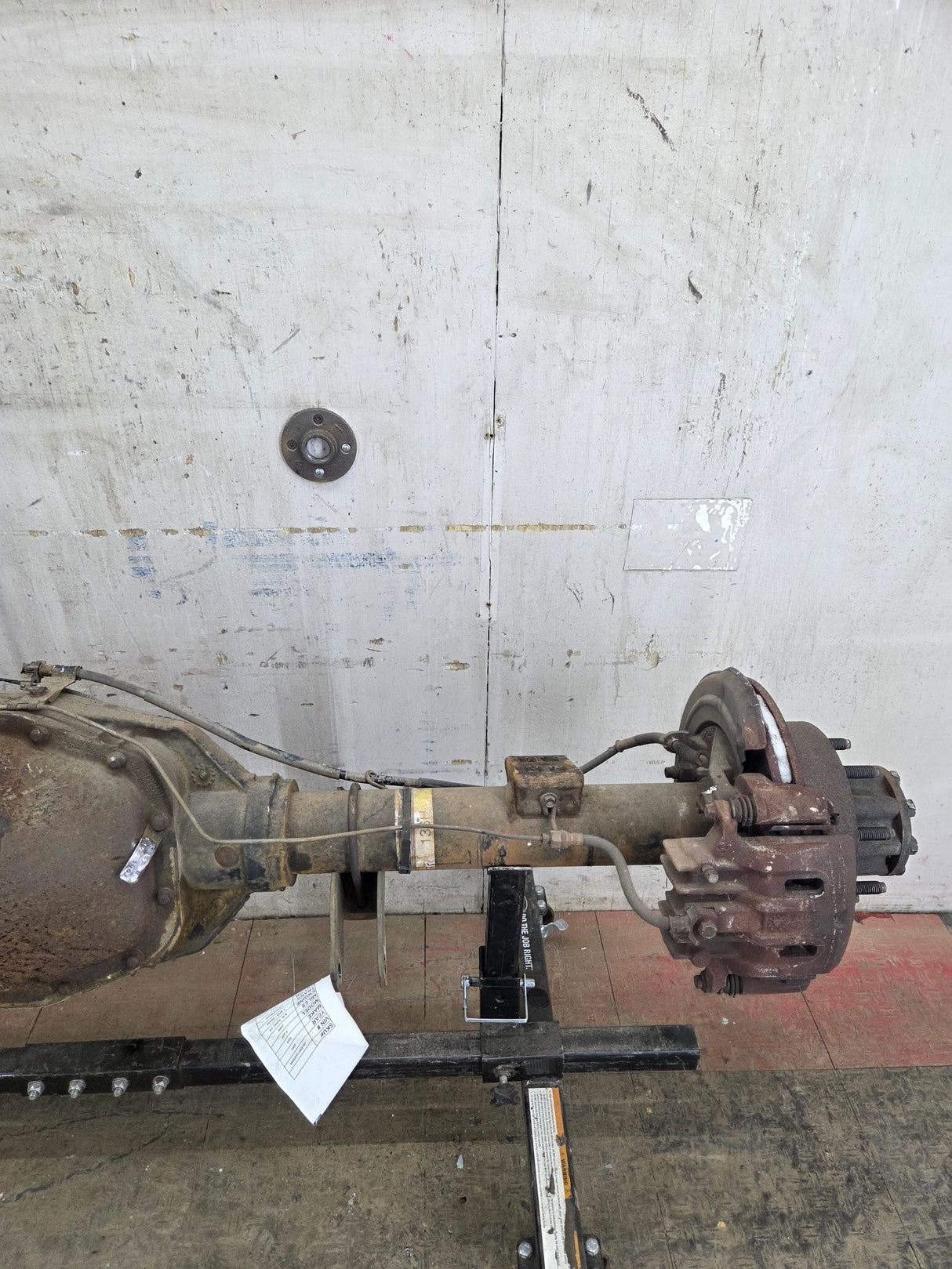 1999-2001 Ford Super Duty F250 F350 SRW Rear Axle 3.73 Ratio