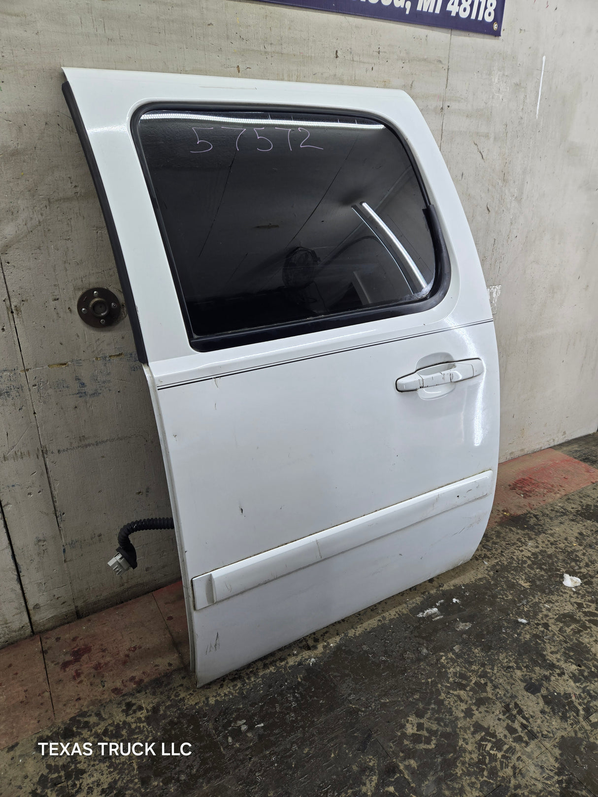 2007-2013 Chevrolet Silverado / GMC Sierra 1500 2500 3500 HD Crew Cab LH Driver Side Rear Door