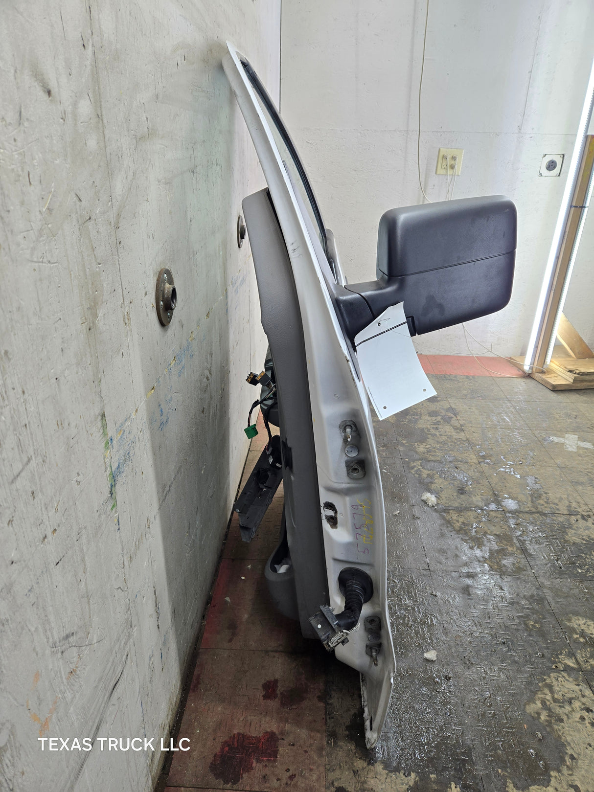 2004-2008 Ford F150 LH Driver Front CREW Cab Door