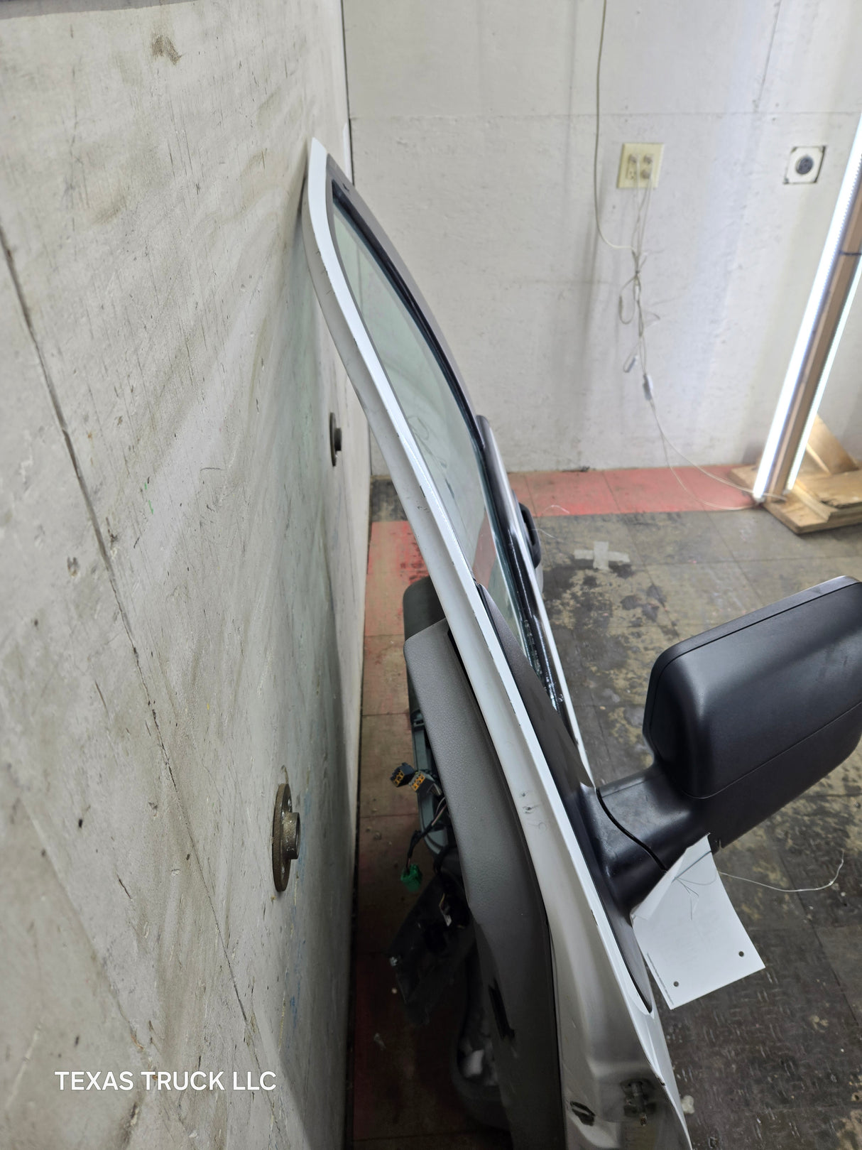 2004-2008 Ford F150 LH Driver Front CREW Cab Door