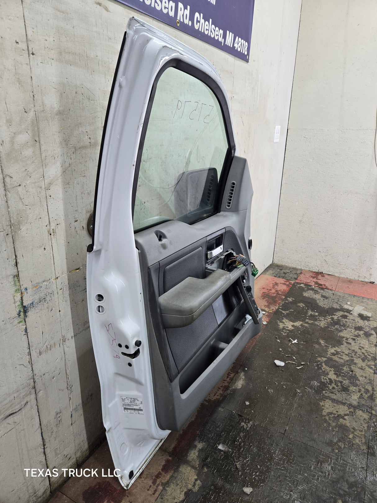 2004-2008 Ford F150 LH Driver Front CREW Cab Door