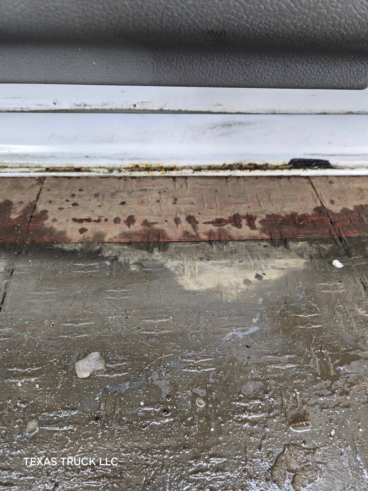 2004-2008 Ford F150 LH Driver Front CREW Cab Door