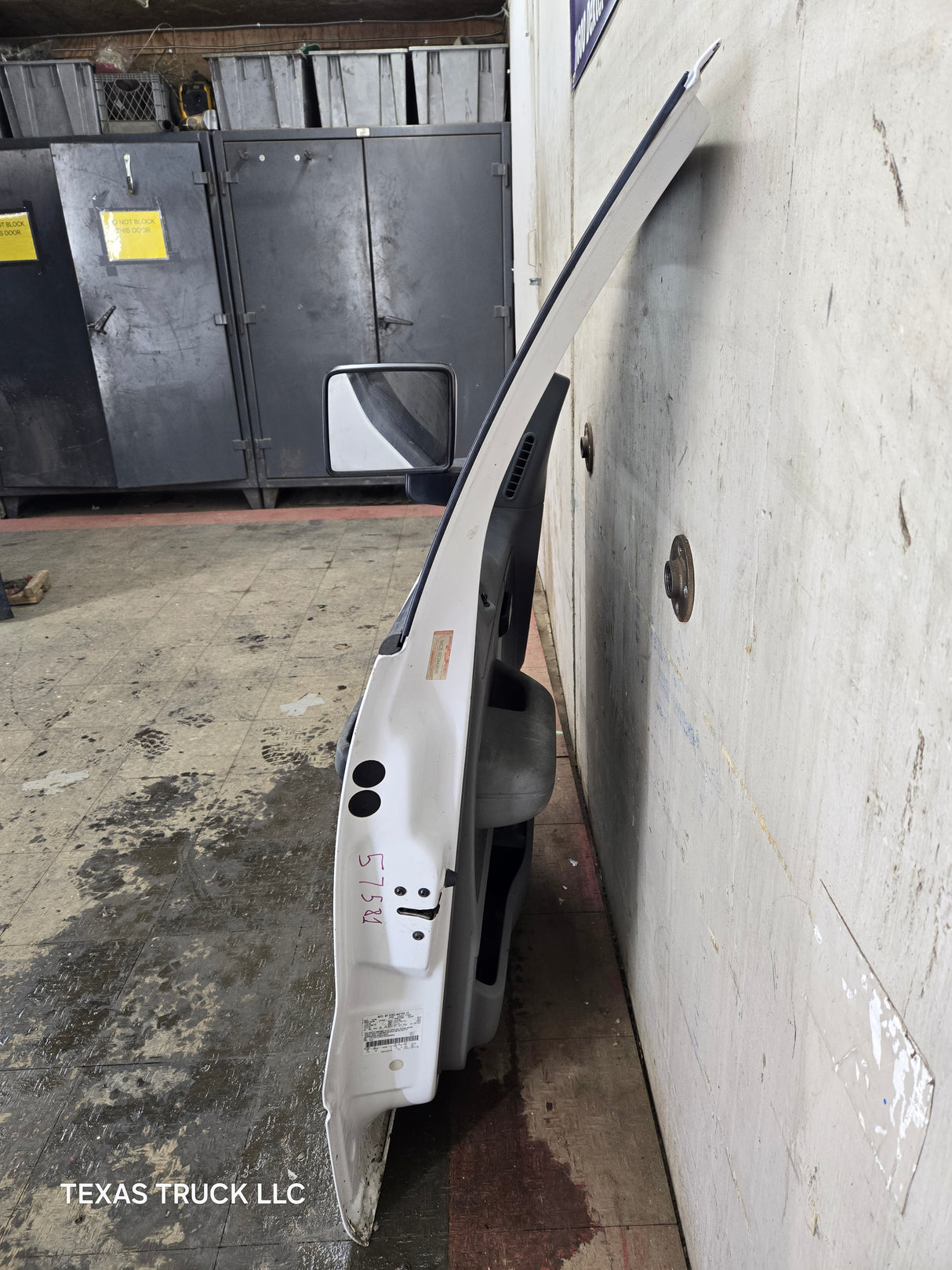 2004-2008 Ford F150 LH Driver Front CREW Cab Door