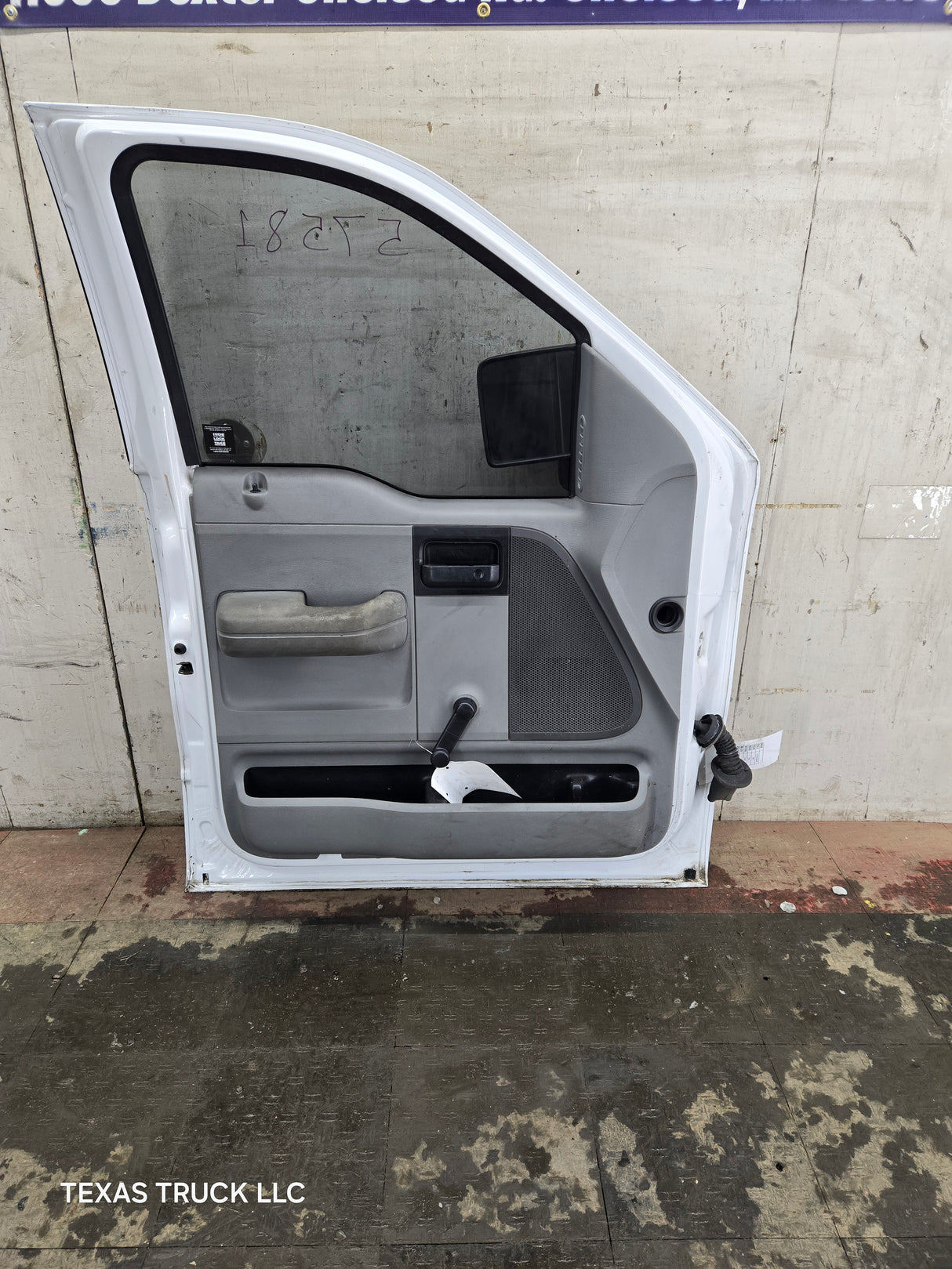 2004-2008 Ford F150 LH Driver Front CREW Cab Door