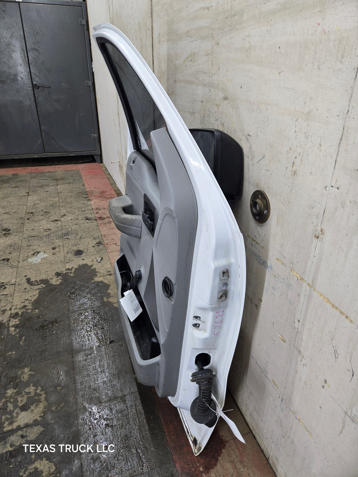 2004-2008 Ford F150 LH Driver Front CREW Cab Door