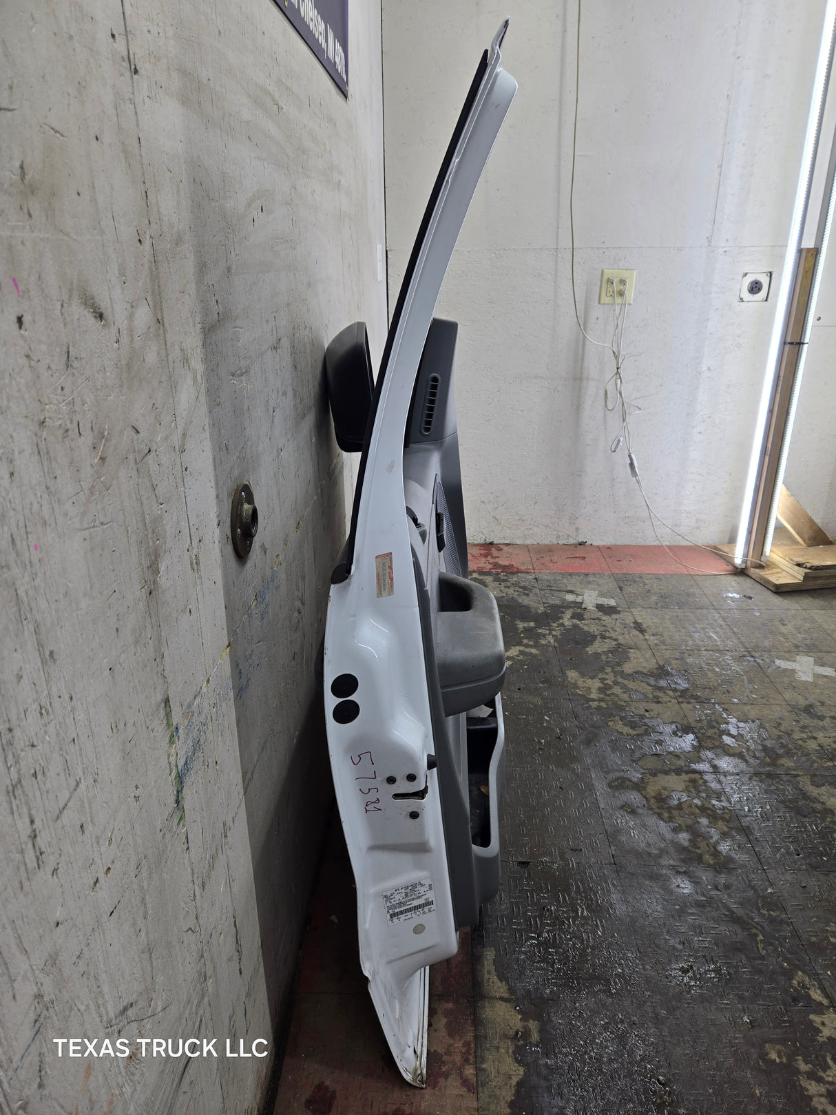 2004-2008 Ford F150 LH Driver Front CREW Cab Door