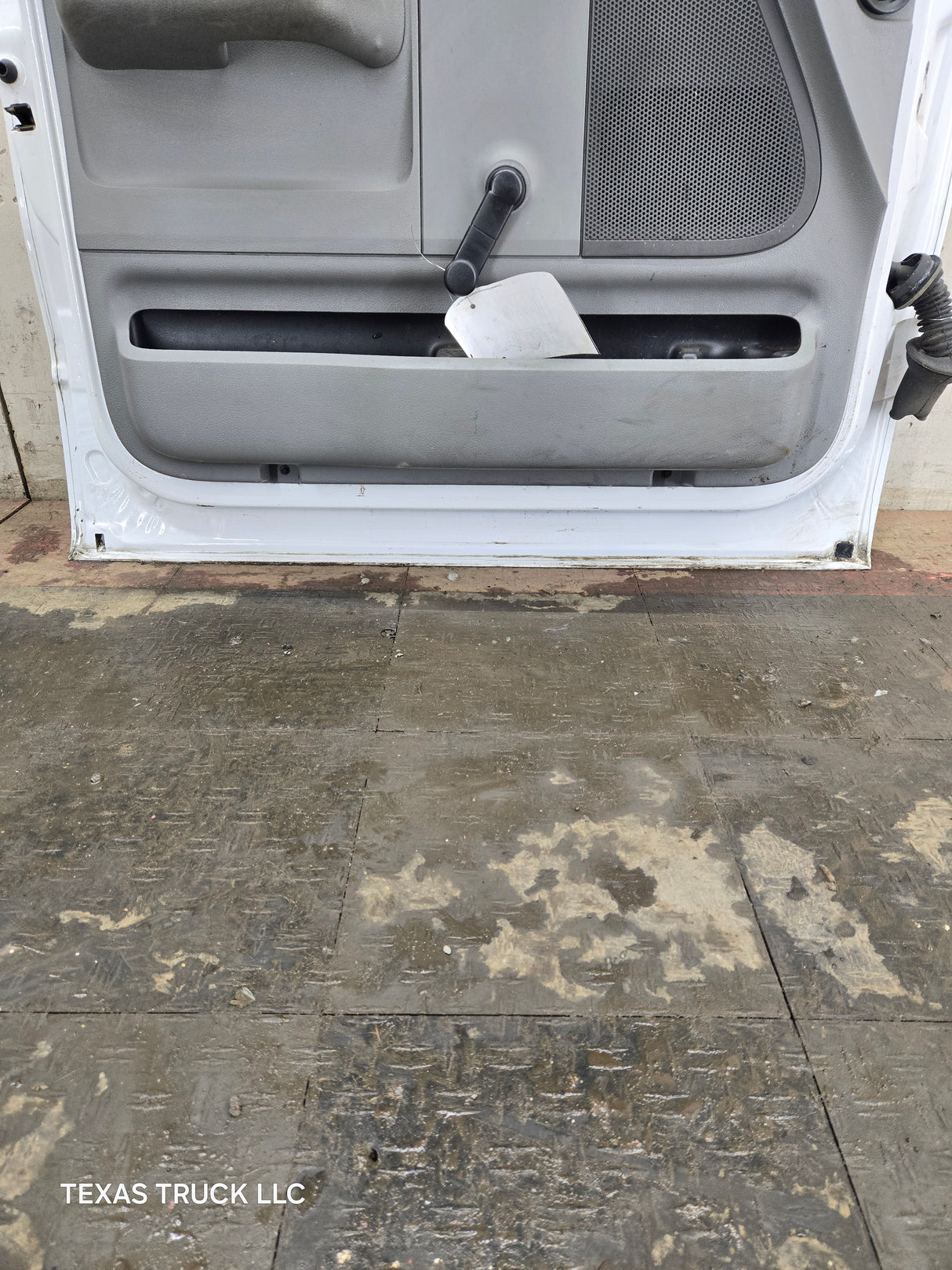 2004-2008 Ford F150 LH Driver Front CREW Cab Door