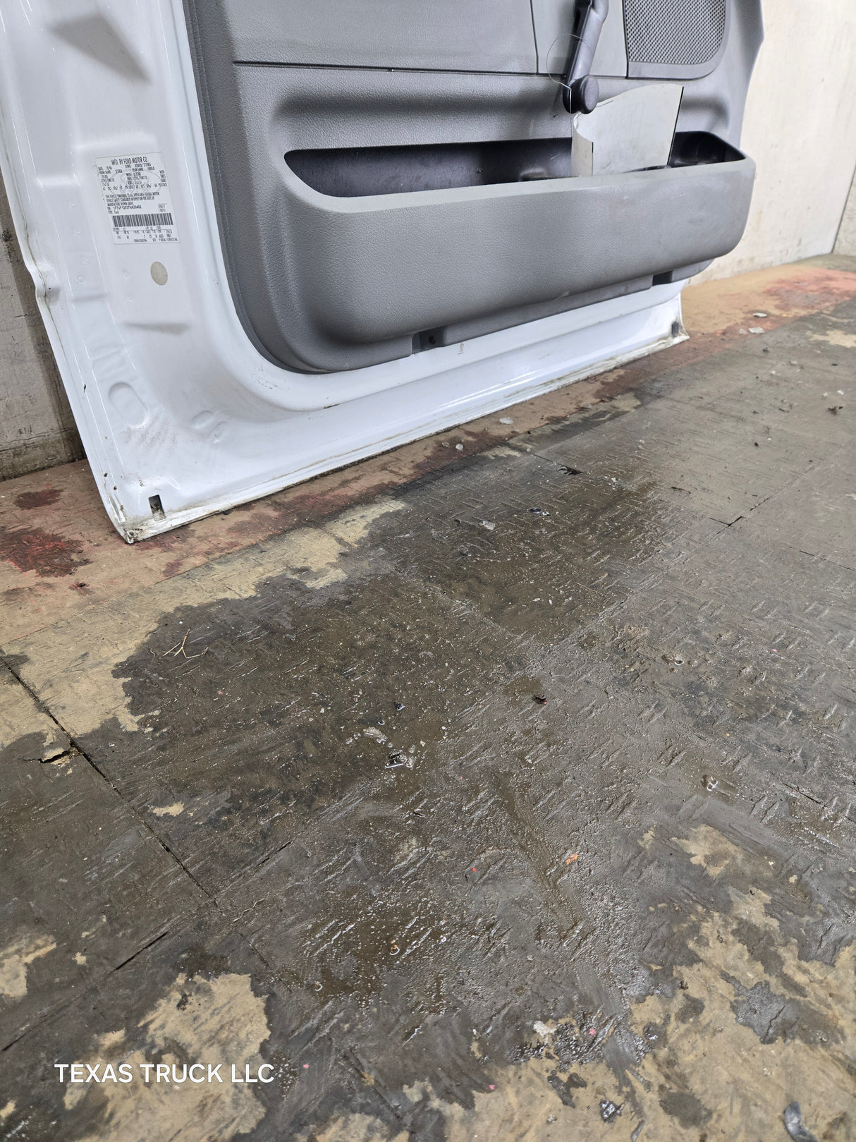 2004-2008 Ford F150 LH Driver Front CREW Cab Door